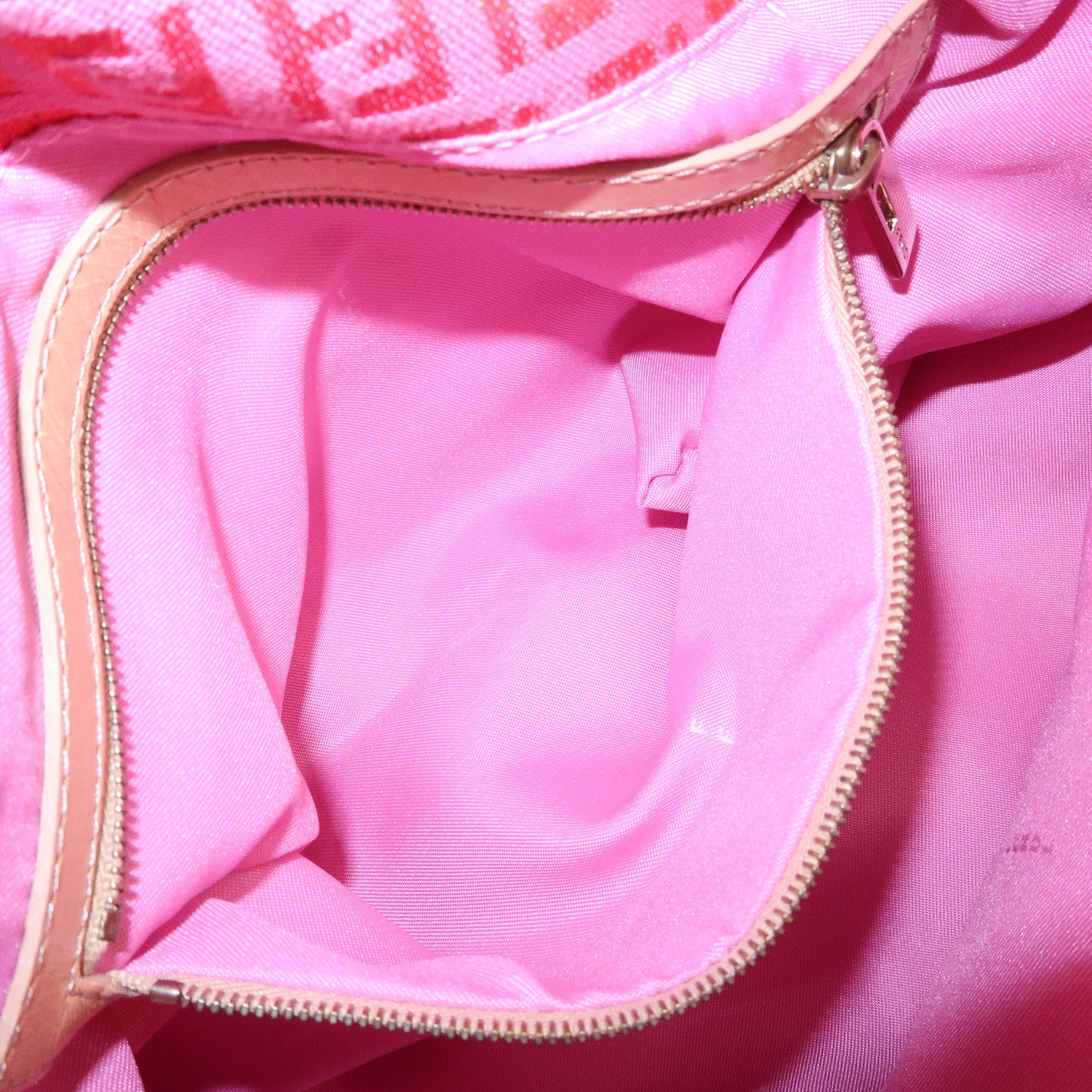 FENDI Mamma Baguette Zucchino Canvas Leather Shoulder Bag Pink