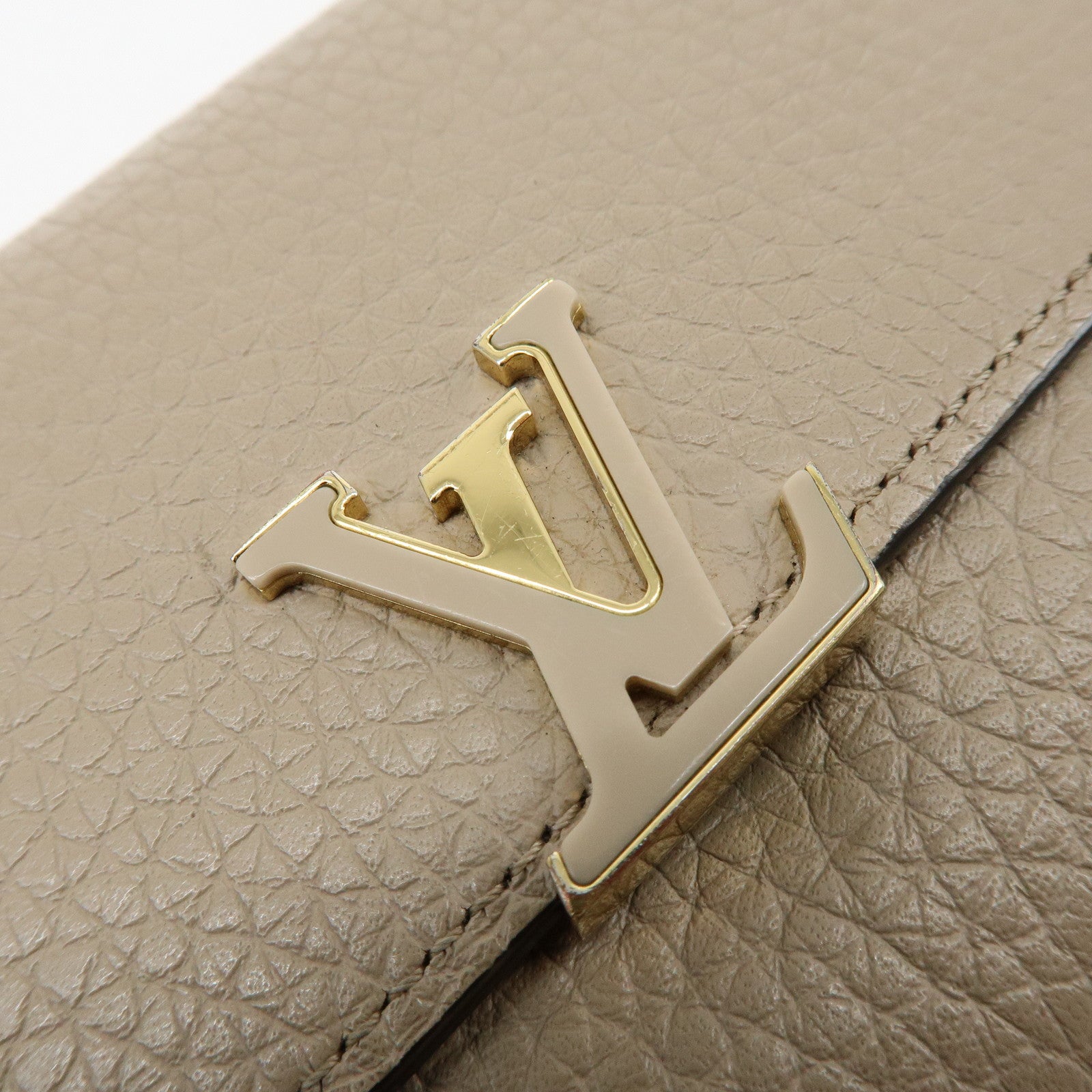 Louis Vuitton Portefeuille Capucines Leather Compact Wallet M62159