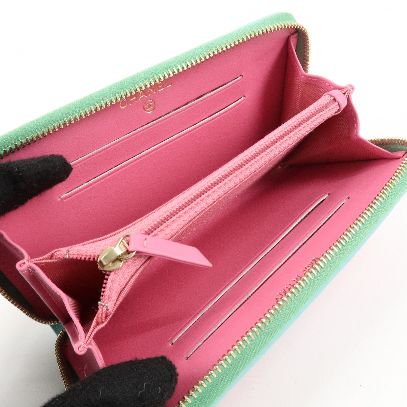 CHANEL COCO Mark CC Filigree Caviarskin Round Zippy Wallet Pink A84446 Used