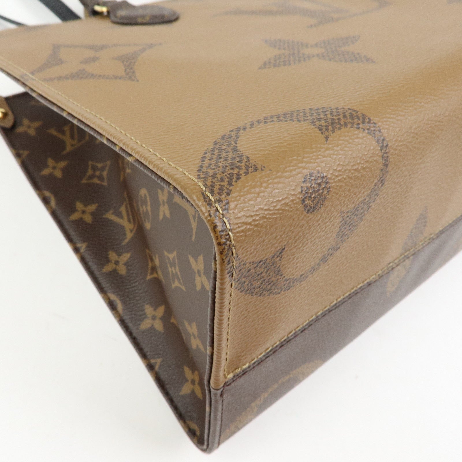 LOUIS VUITTON Monogram Giant Reverse On the Go MM Tote Bag M45321