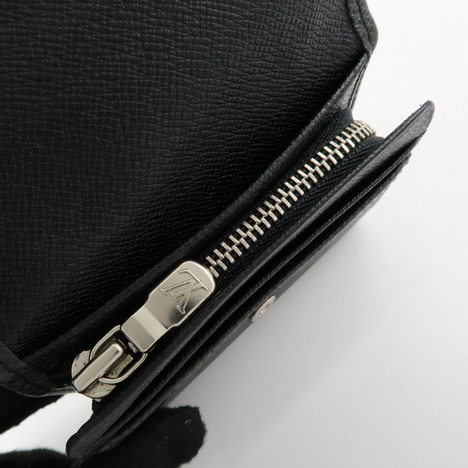 Louis Vuitton Taiga Porte Monnaie Sergei Coin Case Black M32562