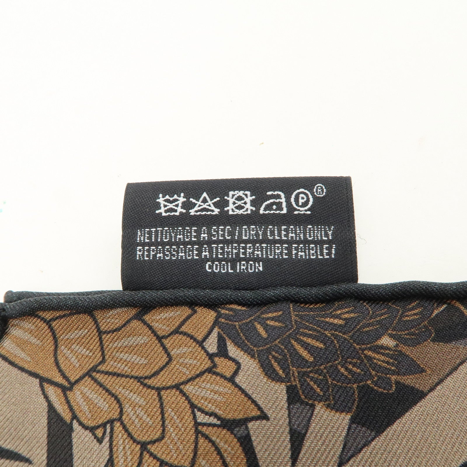 Cartier Silk 100% 42×42 Scarf Leopard Safari Motif Black Brown
