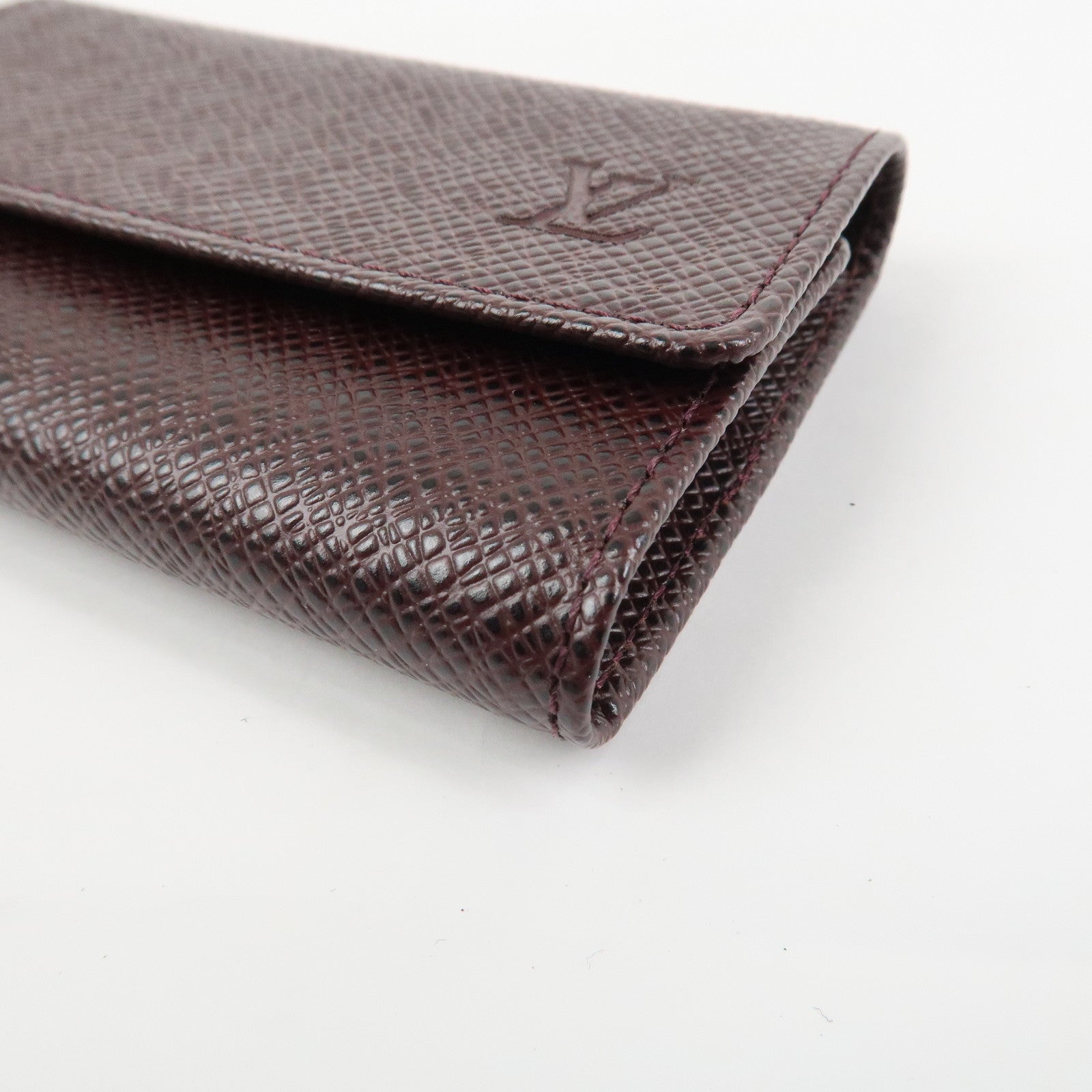 Louis Vuitton Taiga Leather Multiclés 6 Key Case Acajou M30536