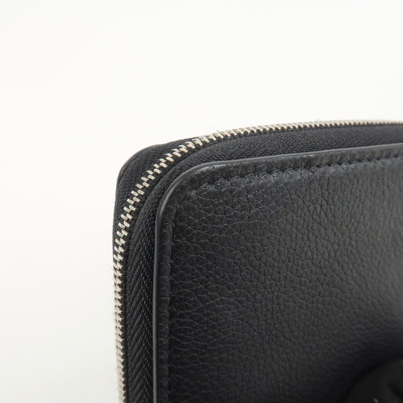 Louis Vuitton Lock Me Calf Leather Coin Case Coin Purse Noir M80099