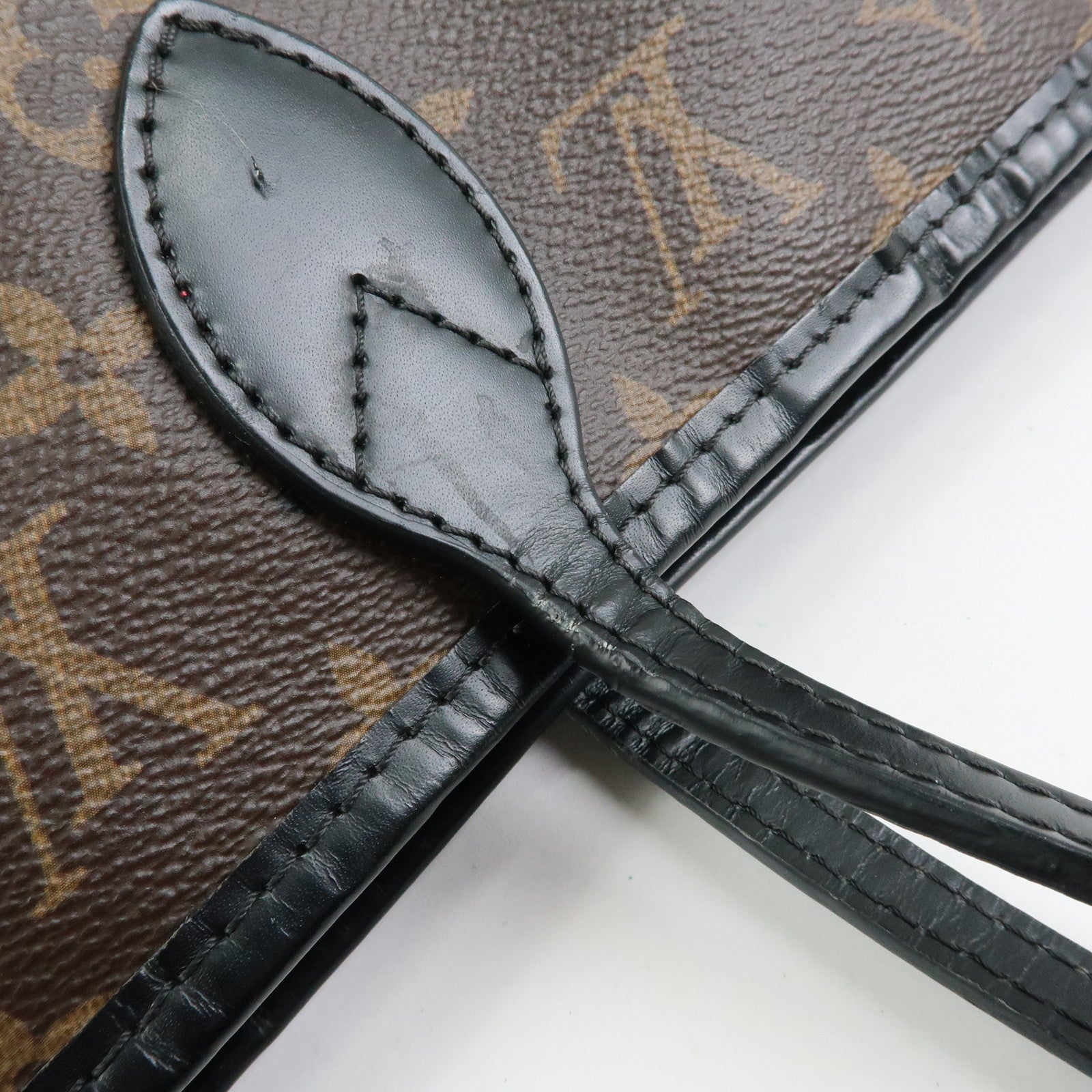 Louis Vuitton Monogram LV World Tour Neverfull MM Tote Bag M42844