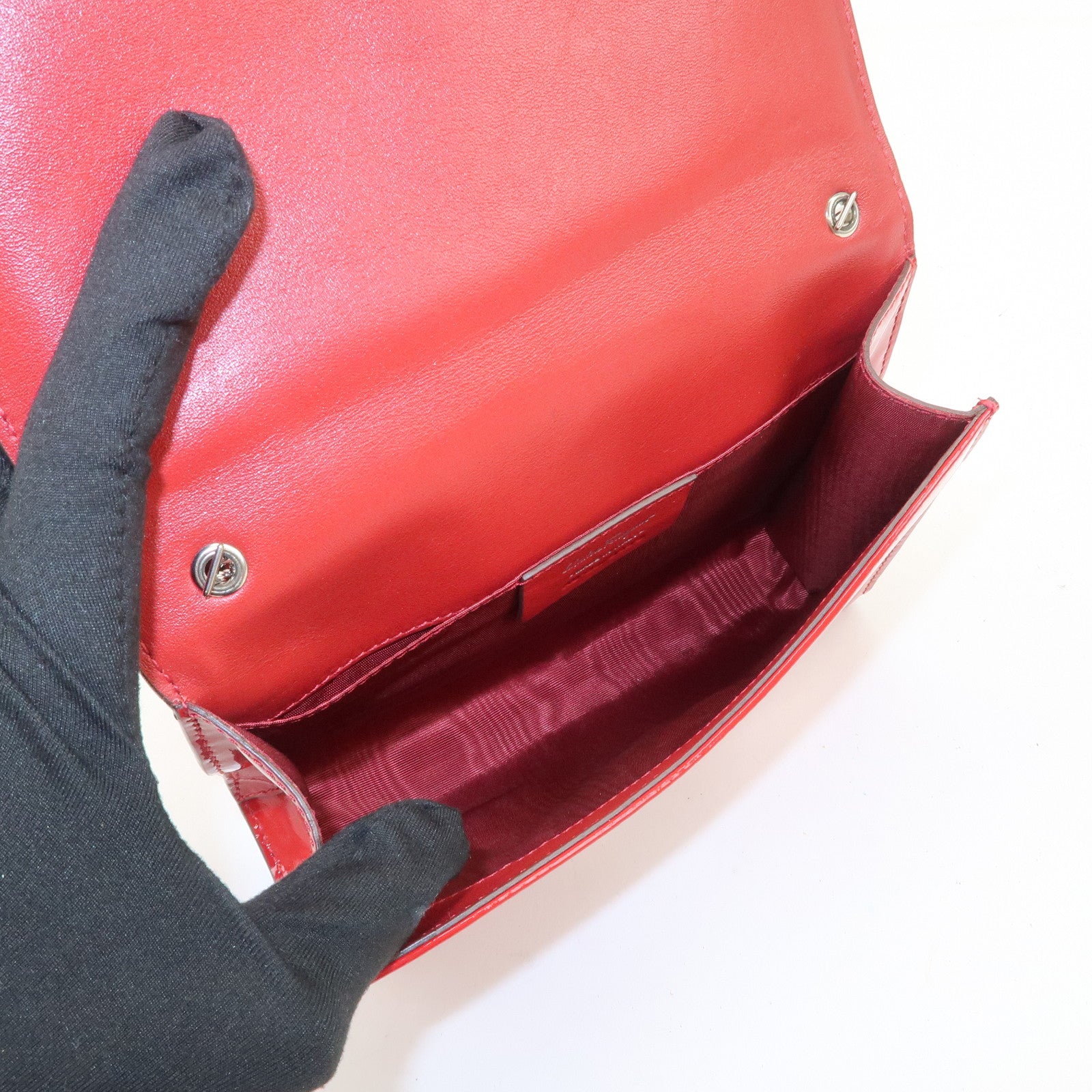 Ferragamo Vara Ribbon Patent Leather Shoulder Bag Crossbody Bag Red