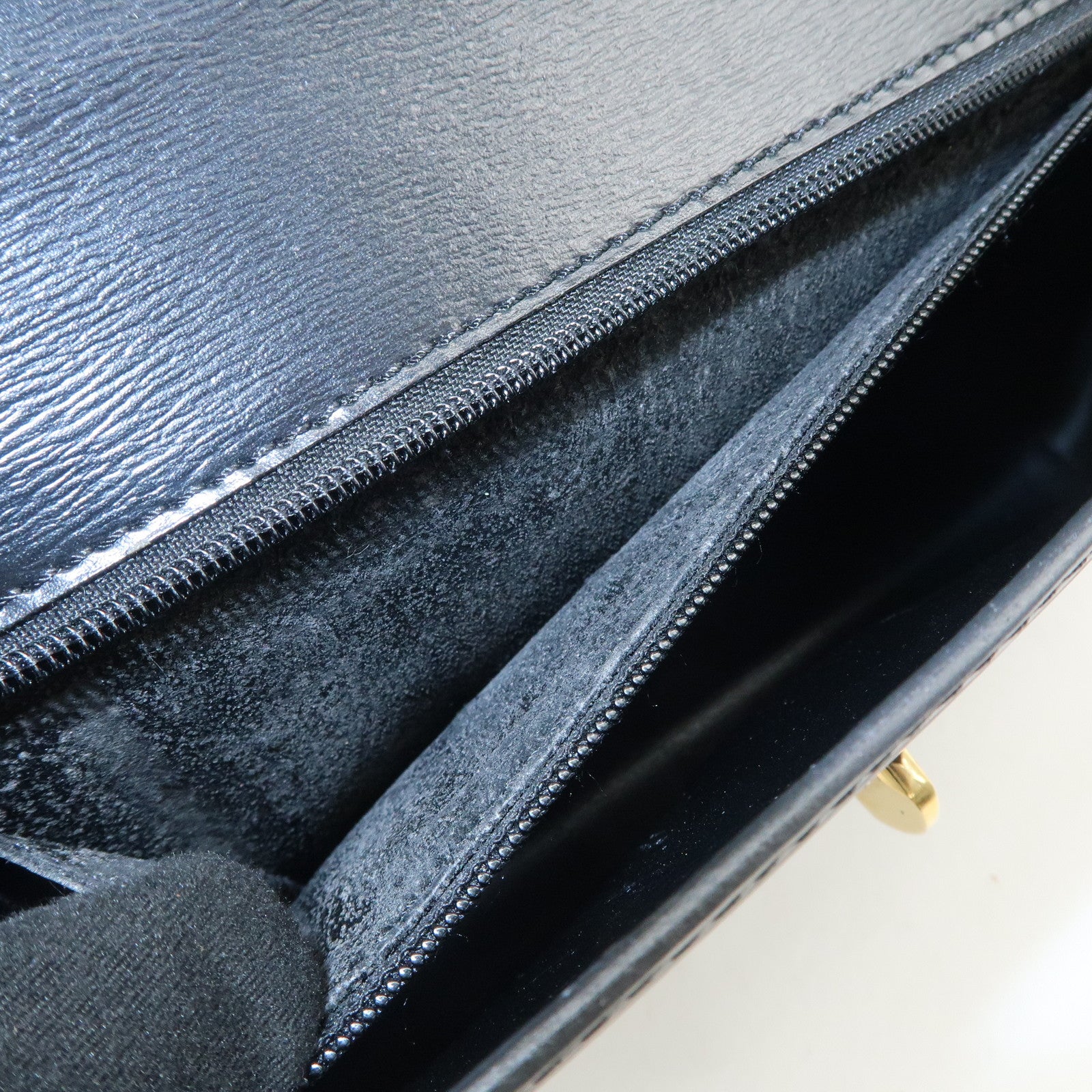 Louis Vuitton Epi Leather Arche Shoulder Crossbody Bag Noir M52572