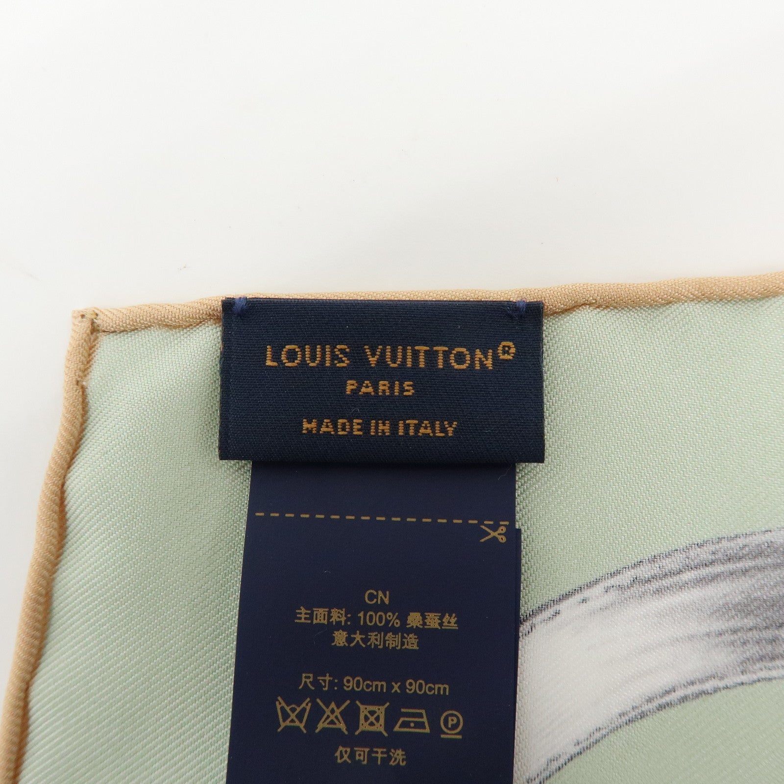 Louis Vuitton Blooming Monogram Carre 90 Silk 100% Scarf M96872