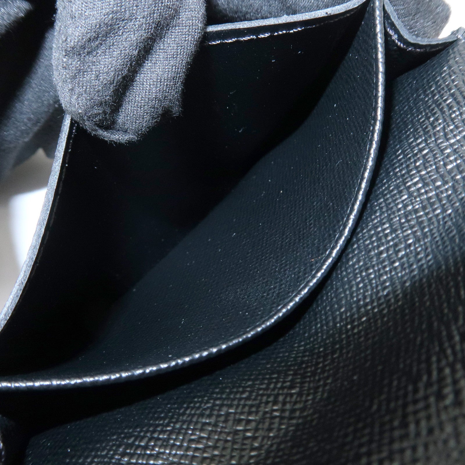 Louis Vuitton Taiga Enveloppe Cartes de Visite Card Case M30922