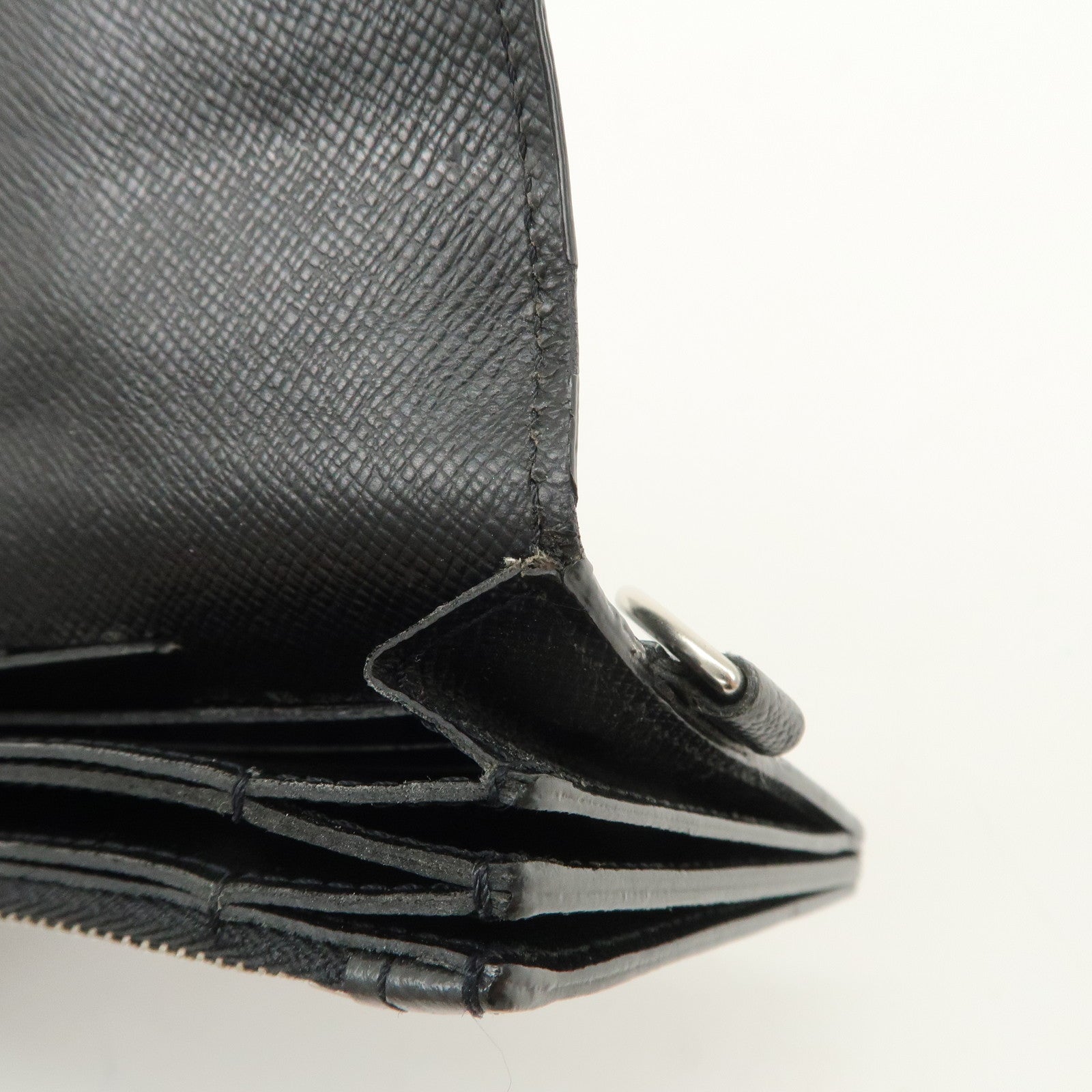 Louis Vuitton Taiga Portefeuille Accordeon Long Wallet Noir M30998