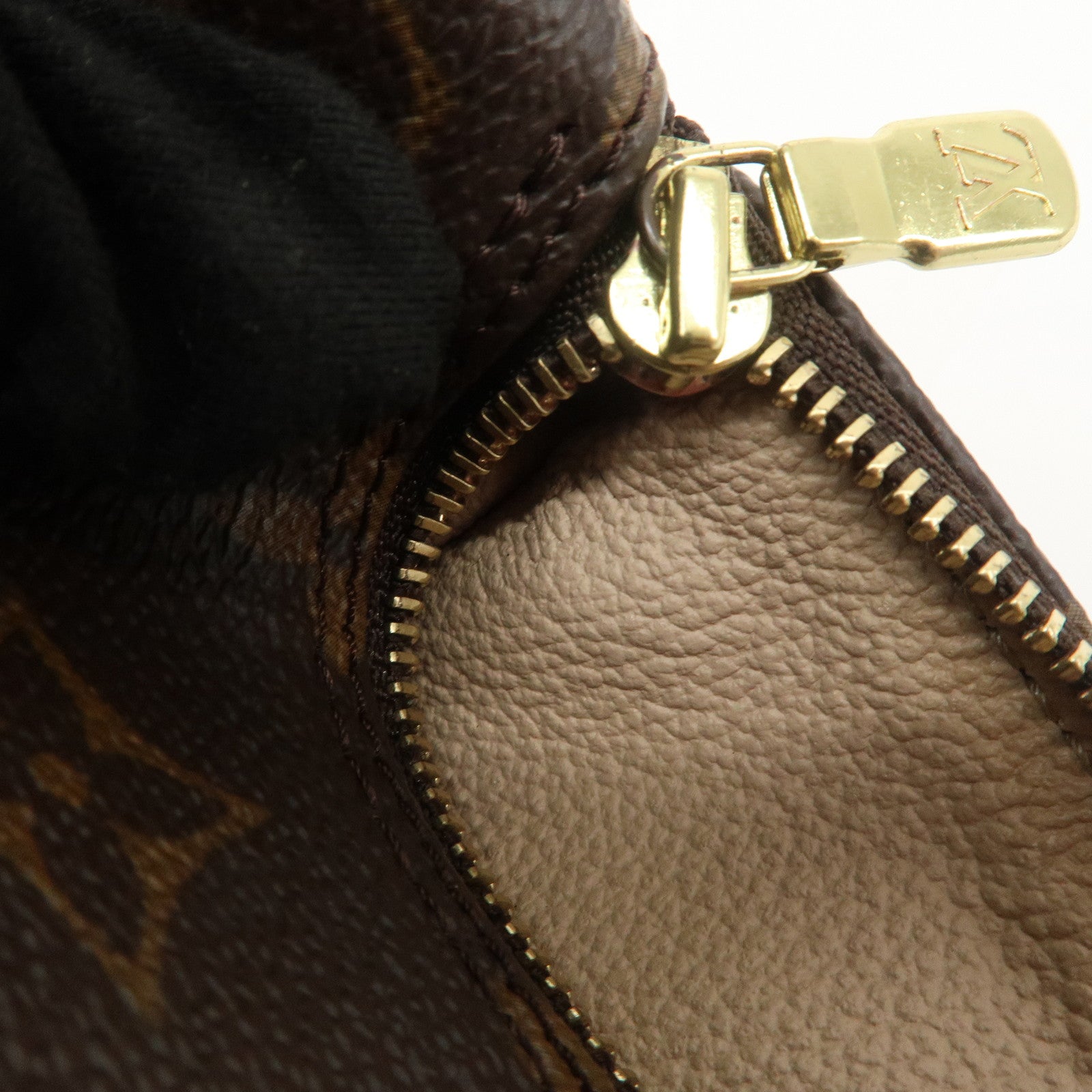 Louis Vuitton Monogram Trousse Ronde Pen Case Brown M47630