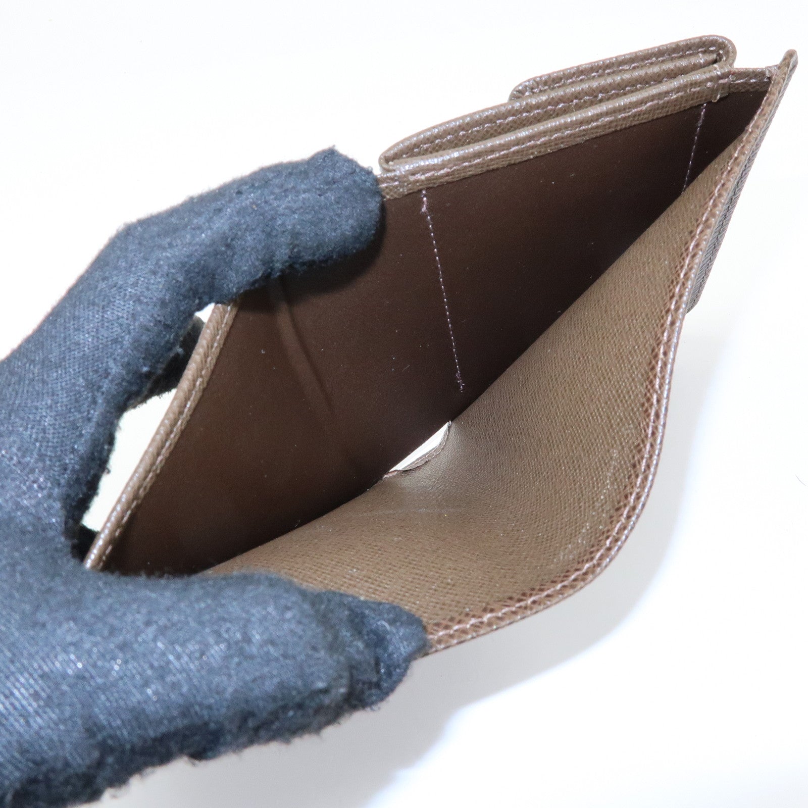 Louis Vuitton Taiga Porte 3 Cartes Credit Bi-fold Wallet M30458