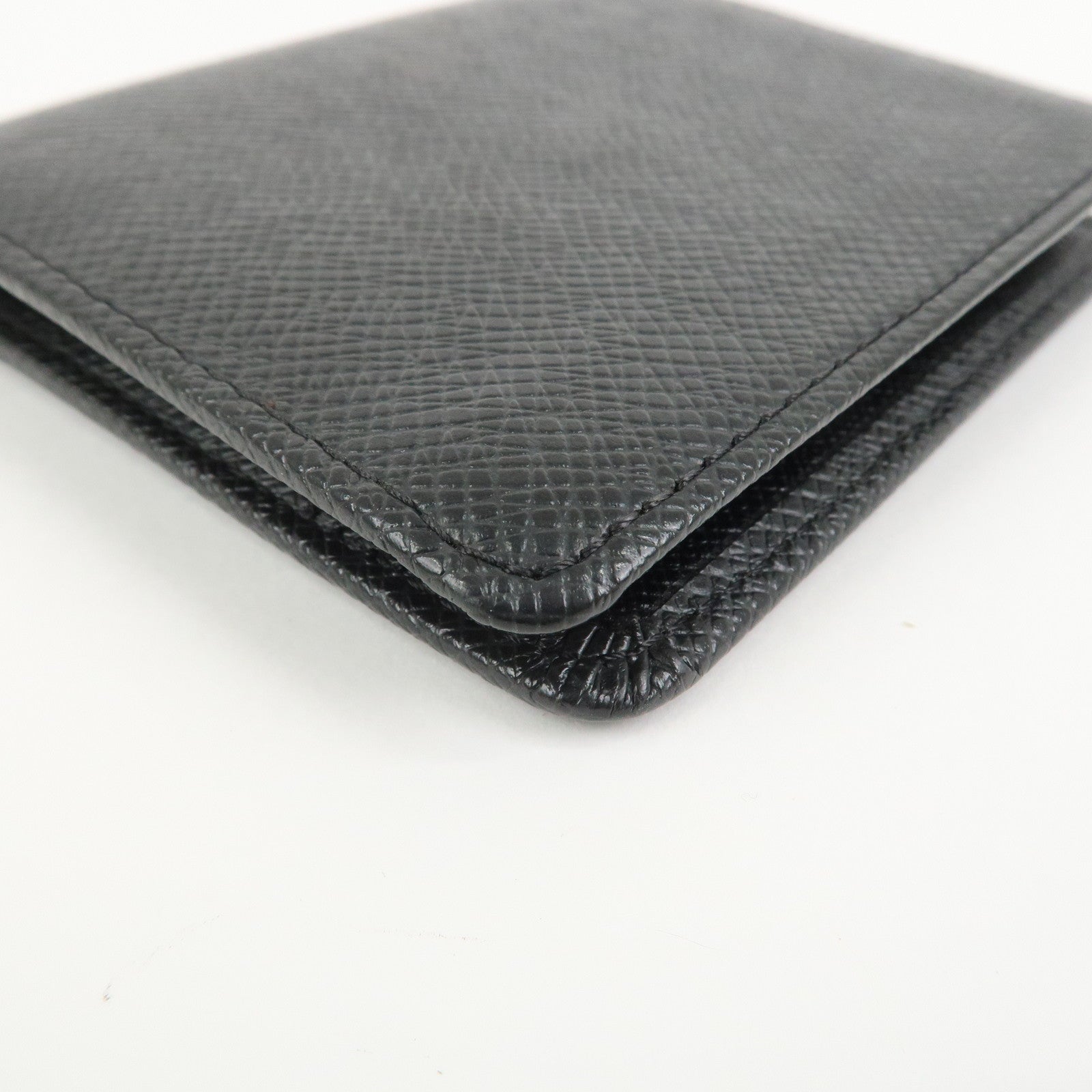 Louis Vuitton Taiga Leather Porte-billet 3 Compact Wallet M30452