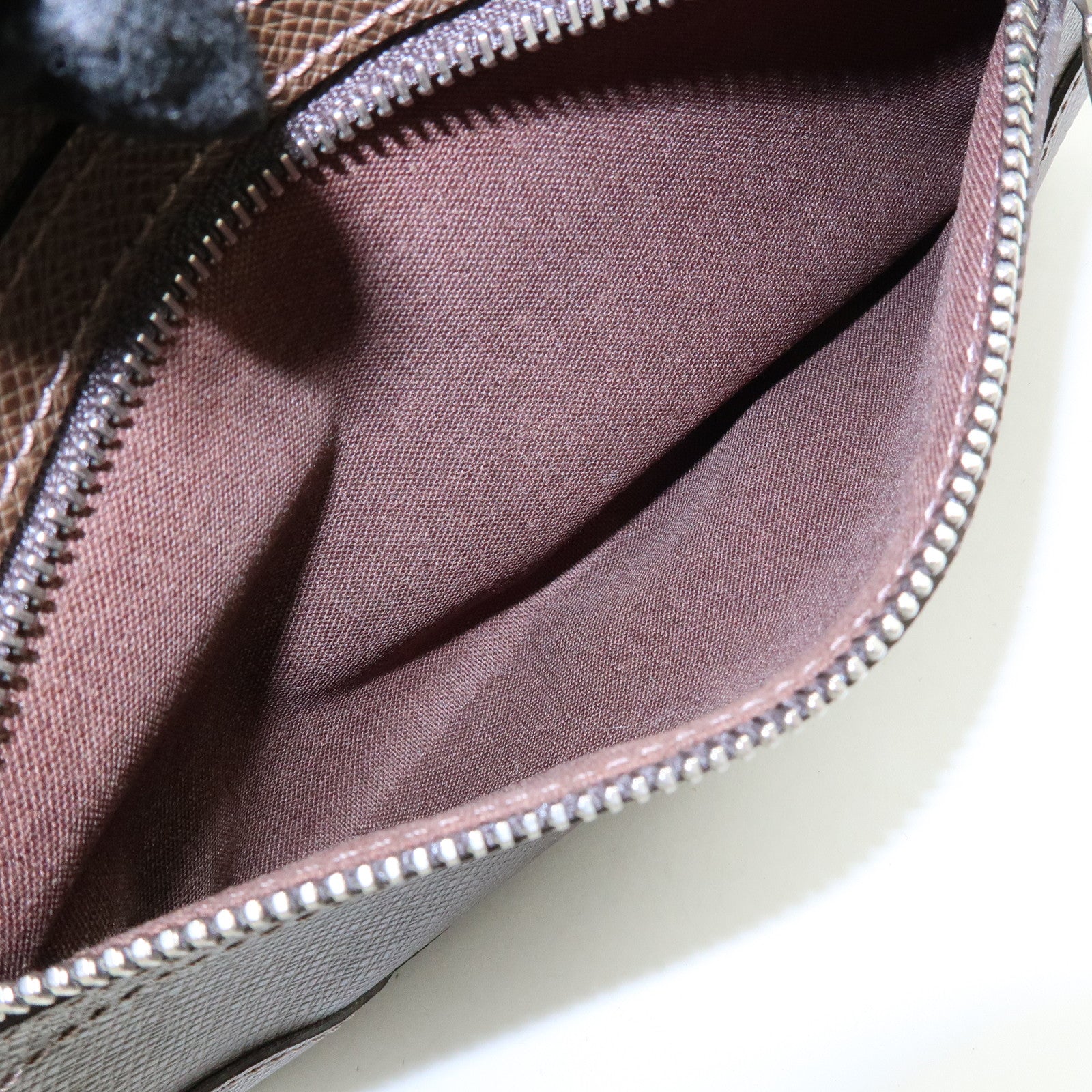 Louis Vuitton Taiga Neo Pavel Clultch Bag Grizzly M31148