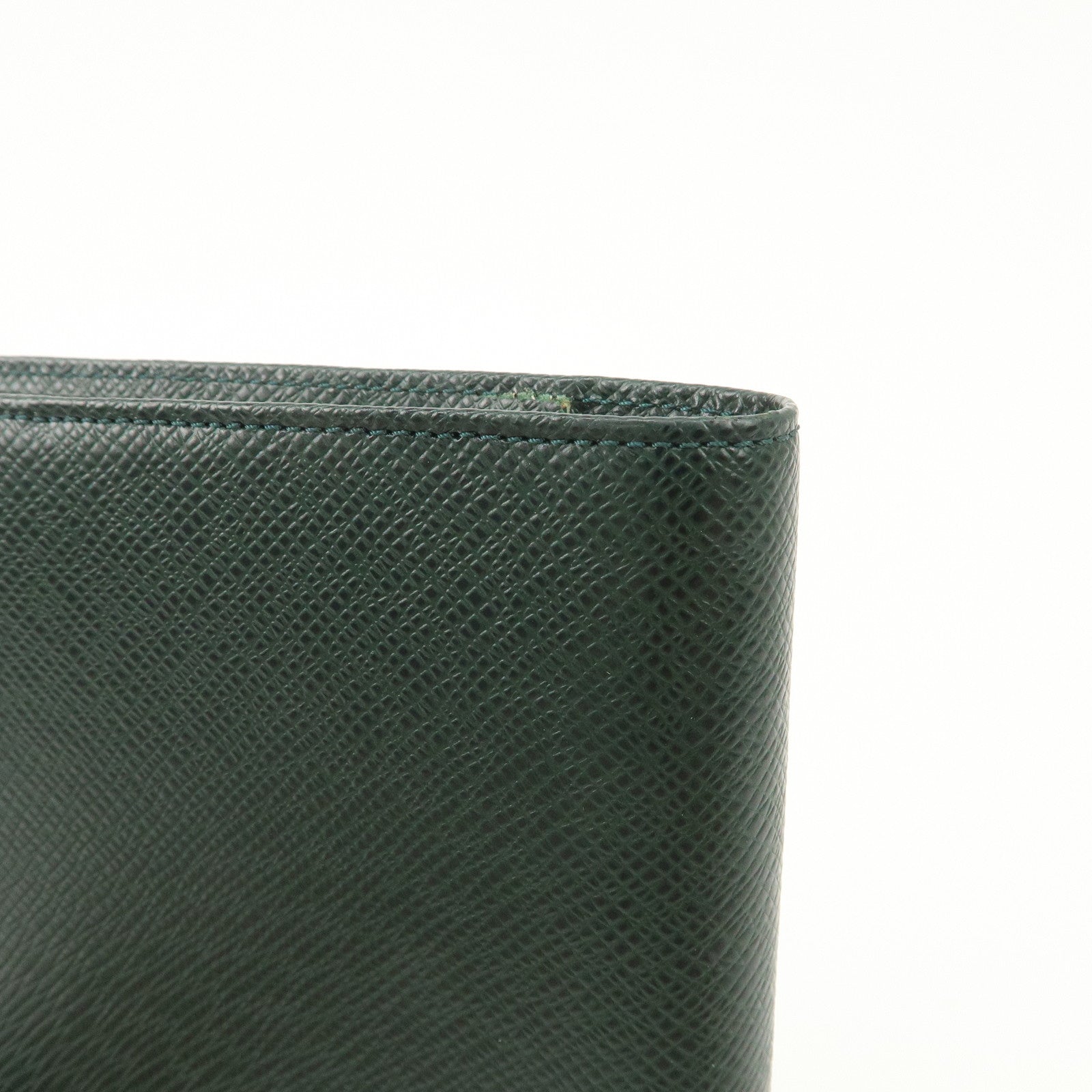 Louis Vuitton Taiga Agenda Bureau Planner Cover Epicea R20407 Used