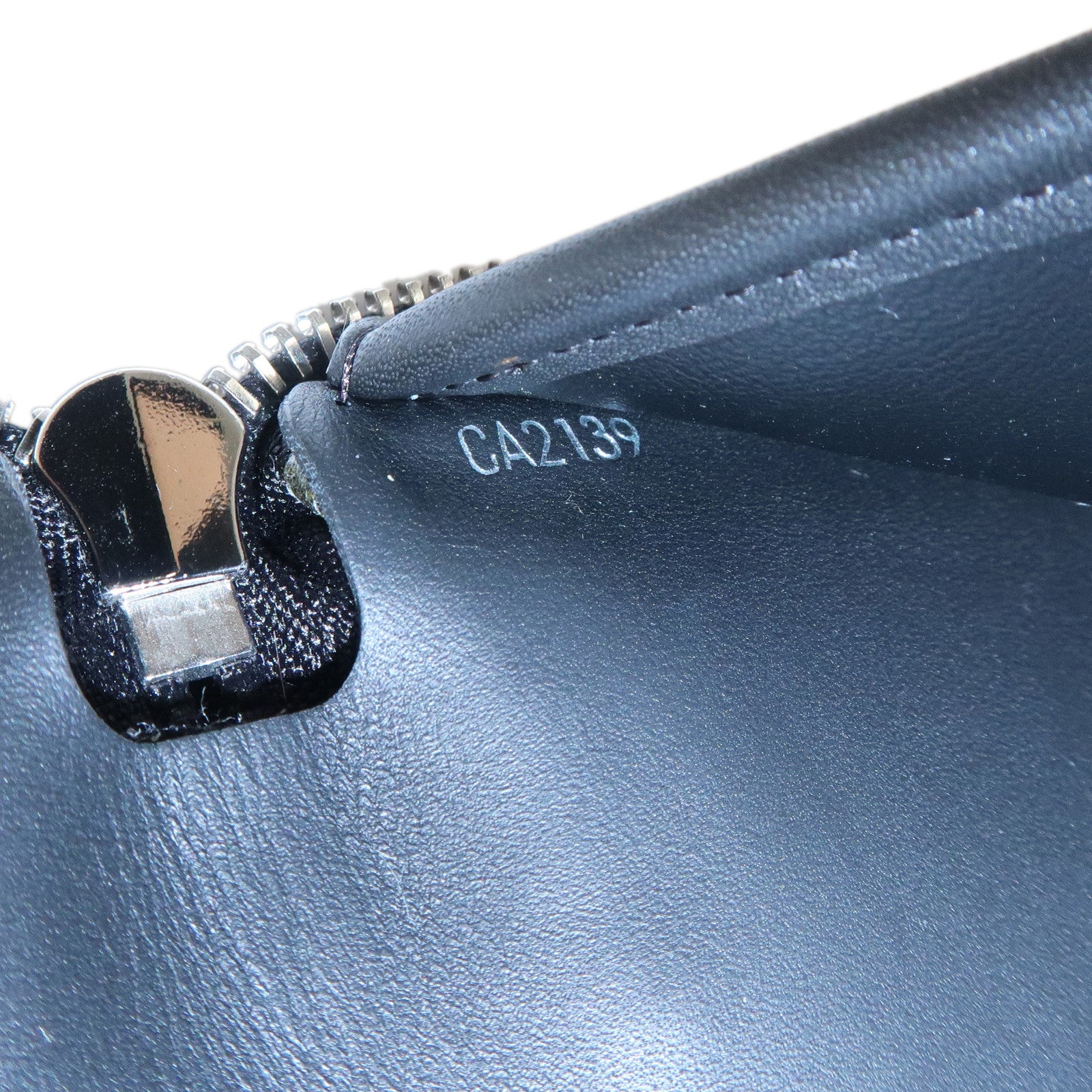 Louis Vuitton Torillon Leather Vertical Zippy Wallet Black M68228