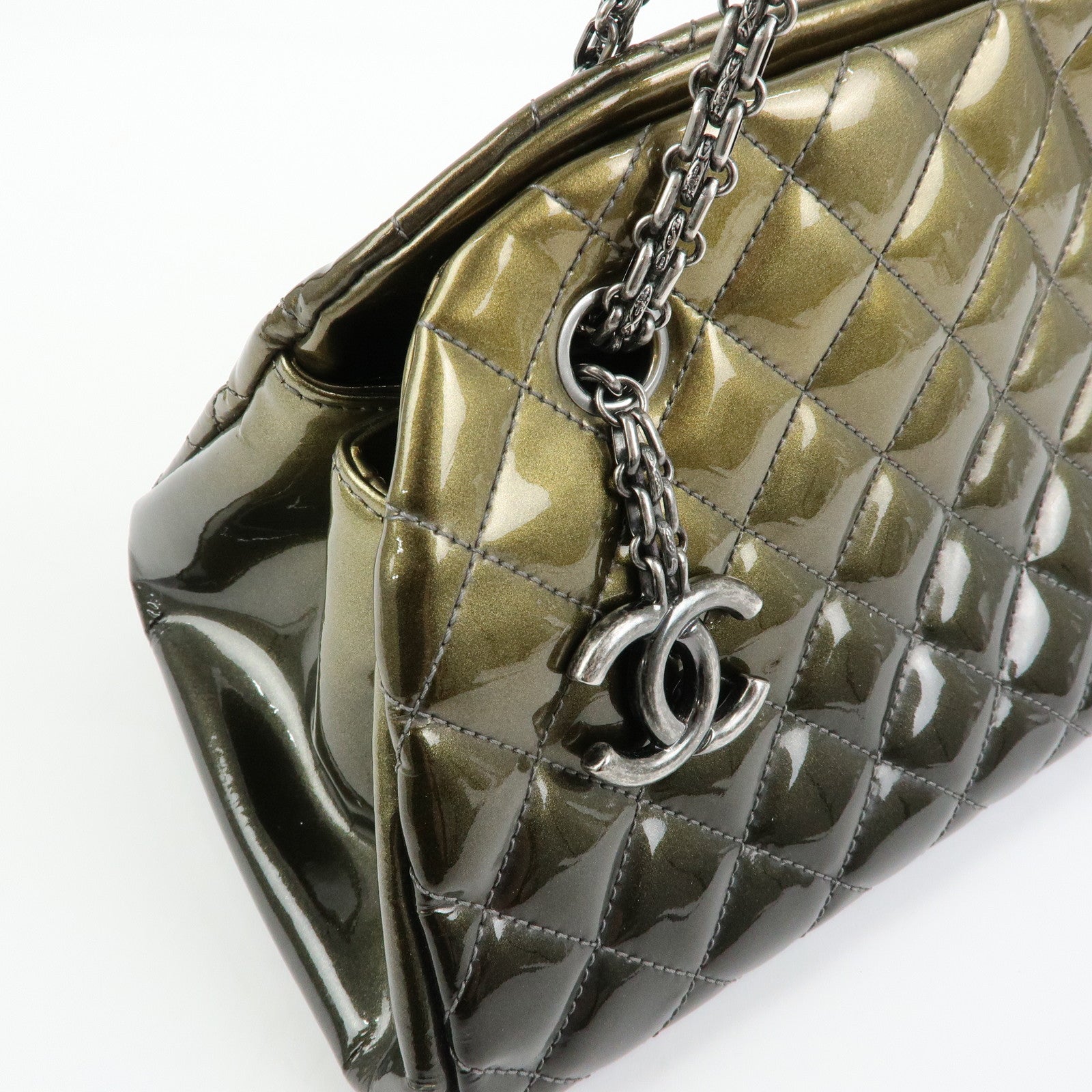 CHANEL Mademoiselle Matelasse Patent Leather Shoulder Bag A50557