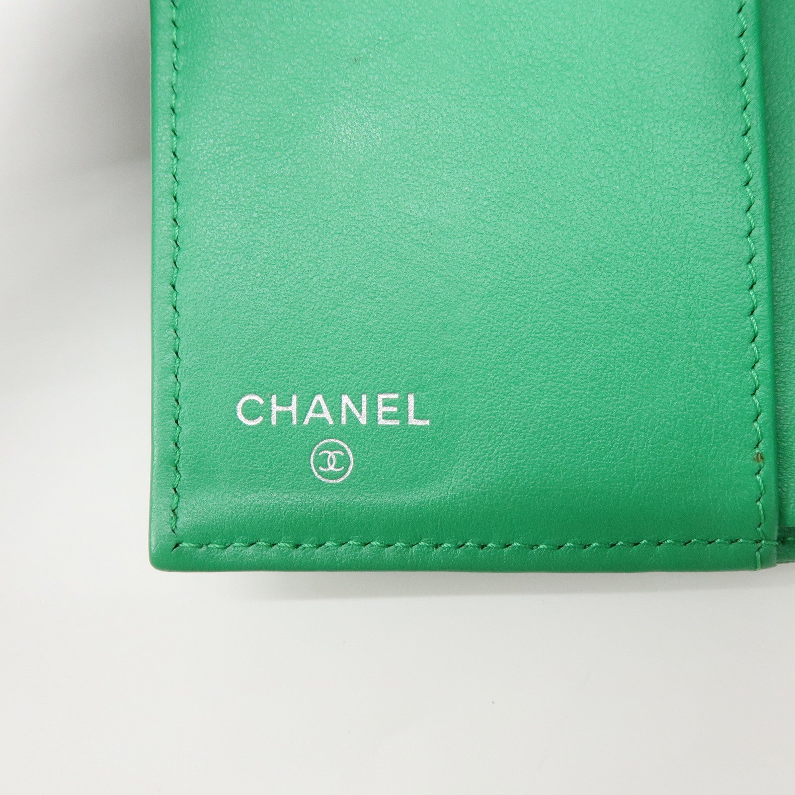 CHANEL Boy Chanel COCO Mark Caviarskin Compact Wallet Green