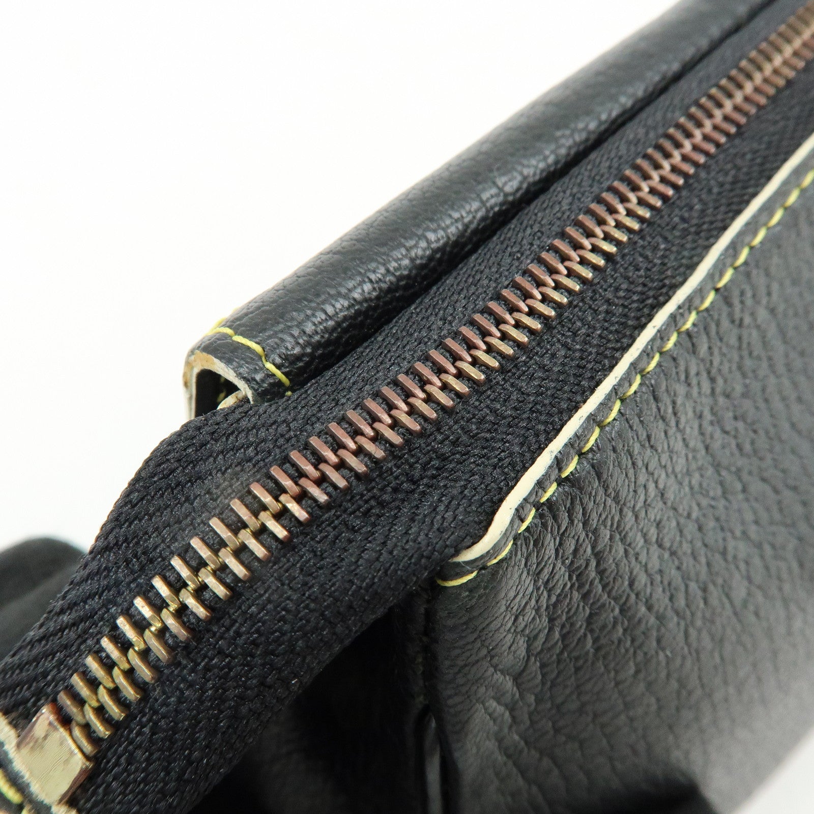 Louis Vuitton Suhari Mignon Leather Pouch Noir Black M91780