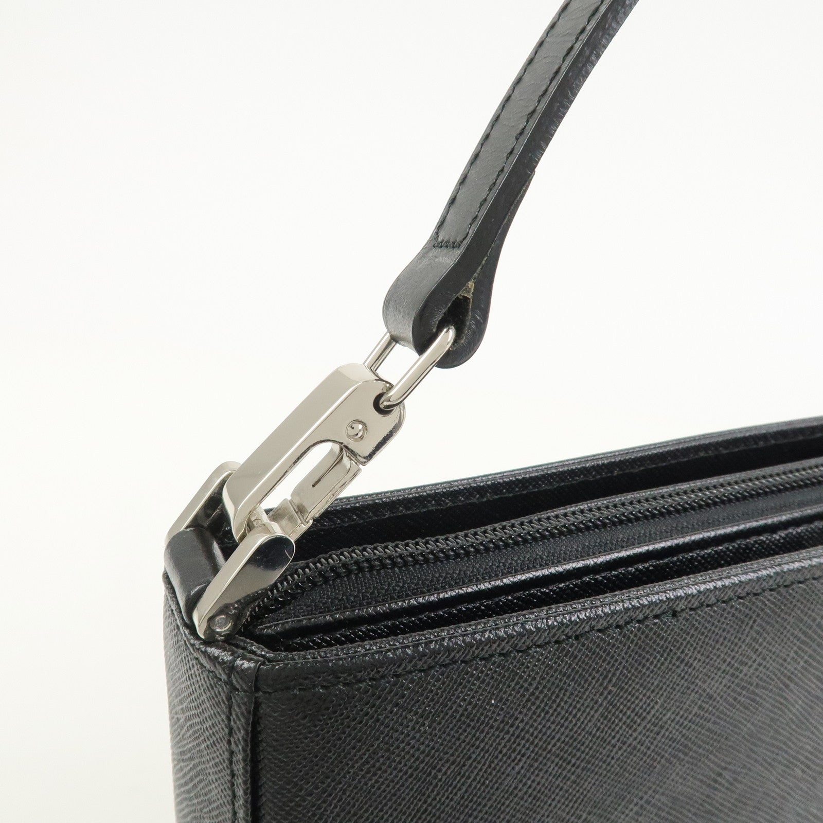 BURBERRY Embosed Leather Shoulder Bag Hand Bag Shoulder Bag Black