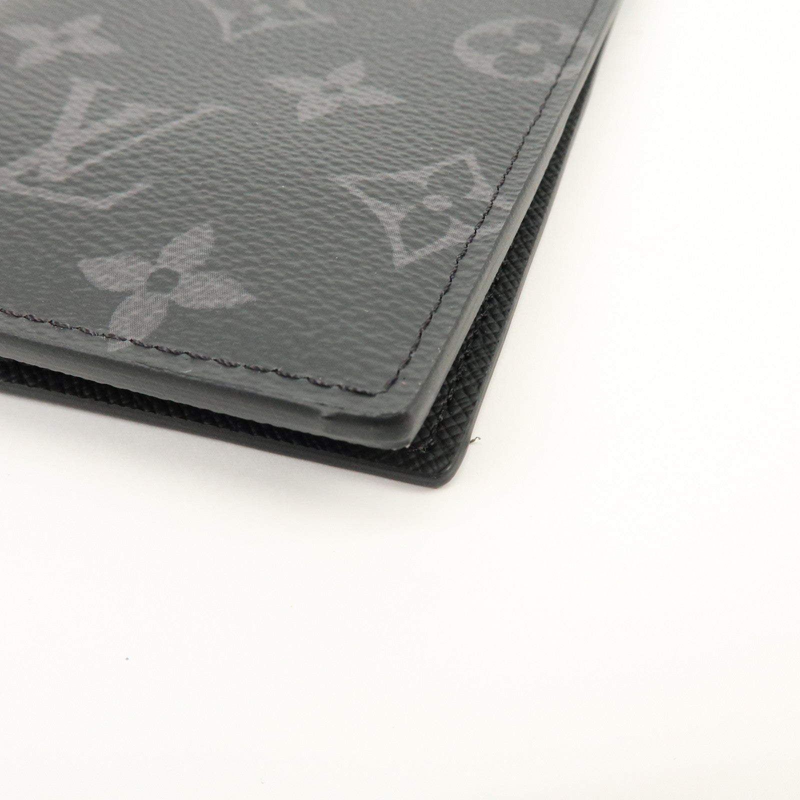 Louis Vuitton Monogram Eclips Couverture de Passeport NM M64501