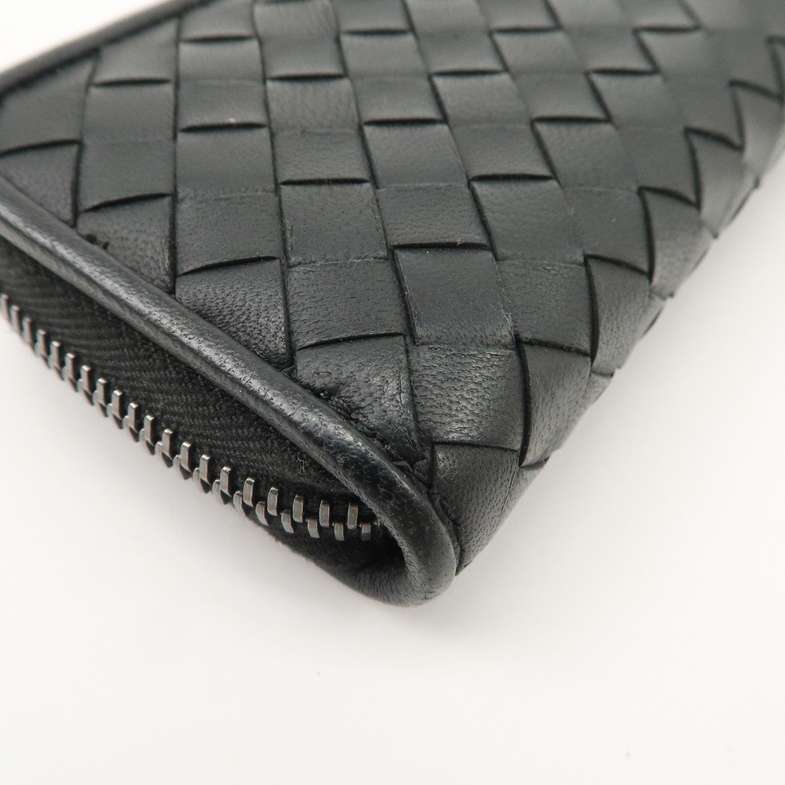 BOTTEGA VENETA Intrecciato Leather Round Zippy Coin Case 114075