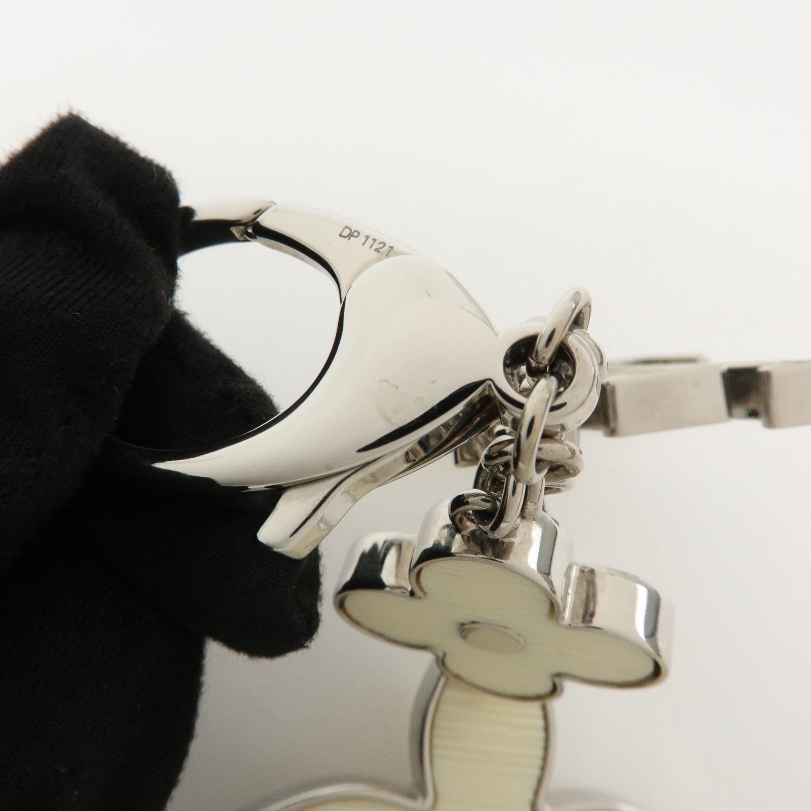 Louis Vuitton Bijoux Sac Fleur de Epi Bag Charm Silver White M65085