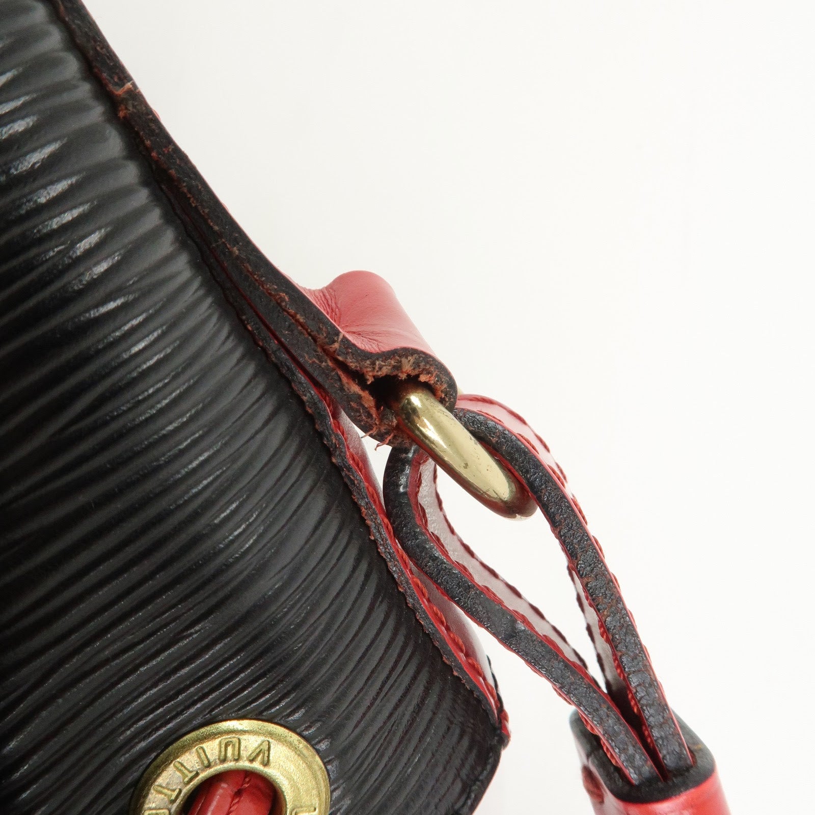 Louis Vuitton Epi Noe Shoulder Bag Noir Castilian Red M44017