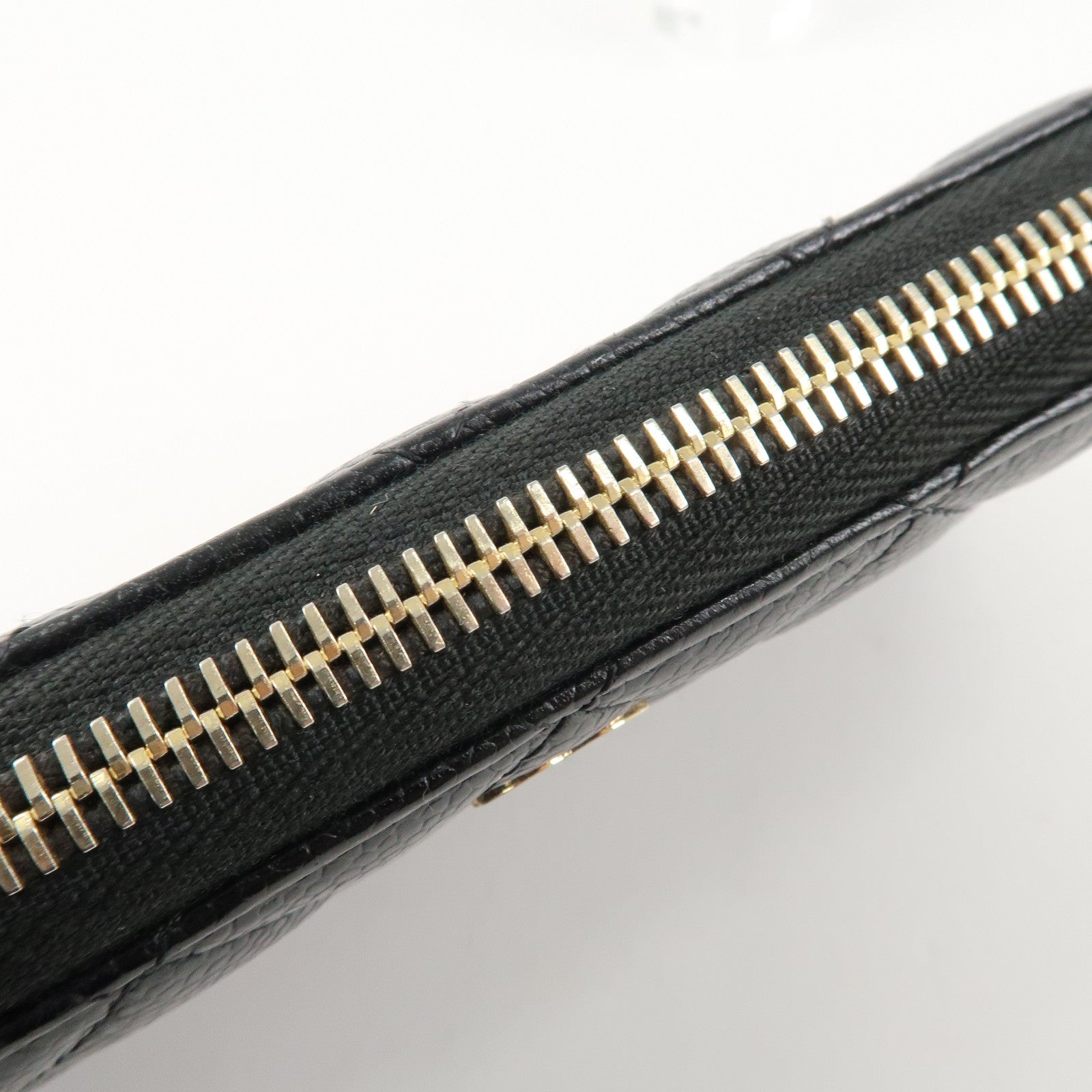 CHANEL Matelasse Caviarskin Round Zippy Long Wallet Black AP0242 Used