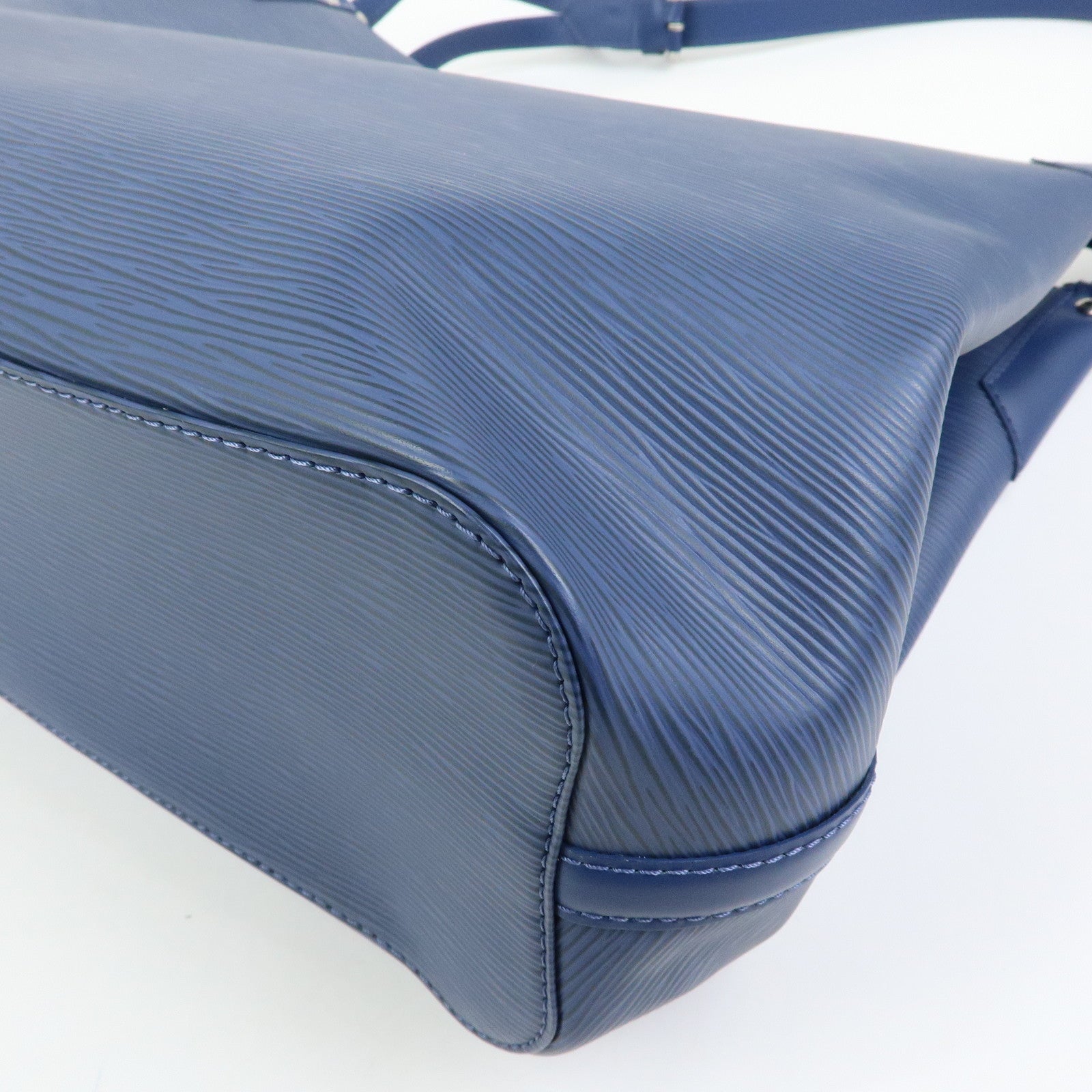 Louis Vuitton Epi Mandala GM Leather Shoulder Bag Myrtille M5892G