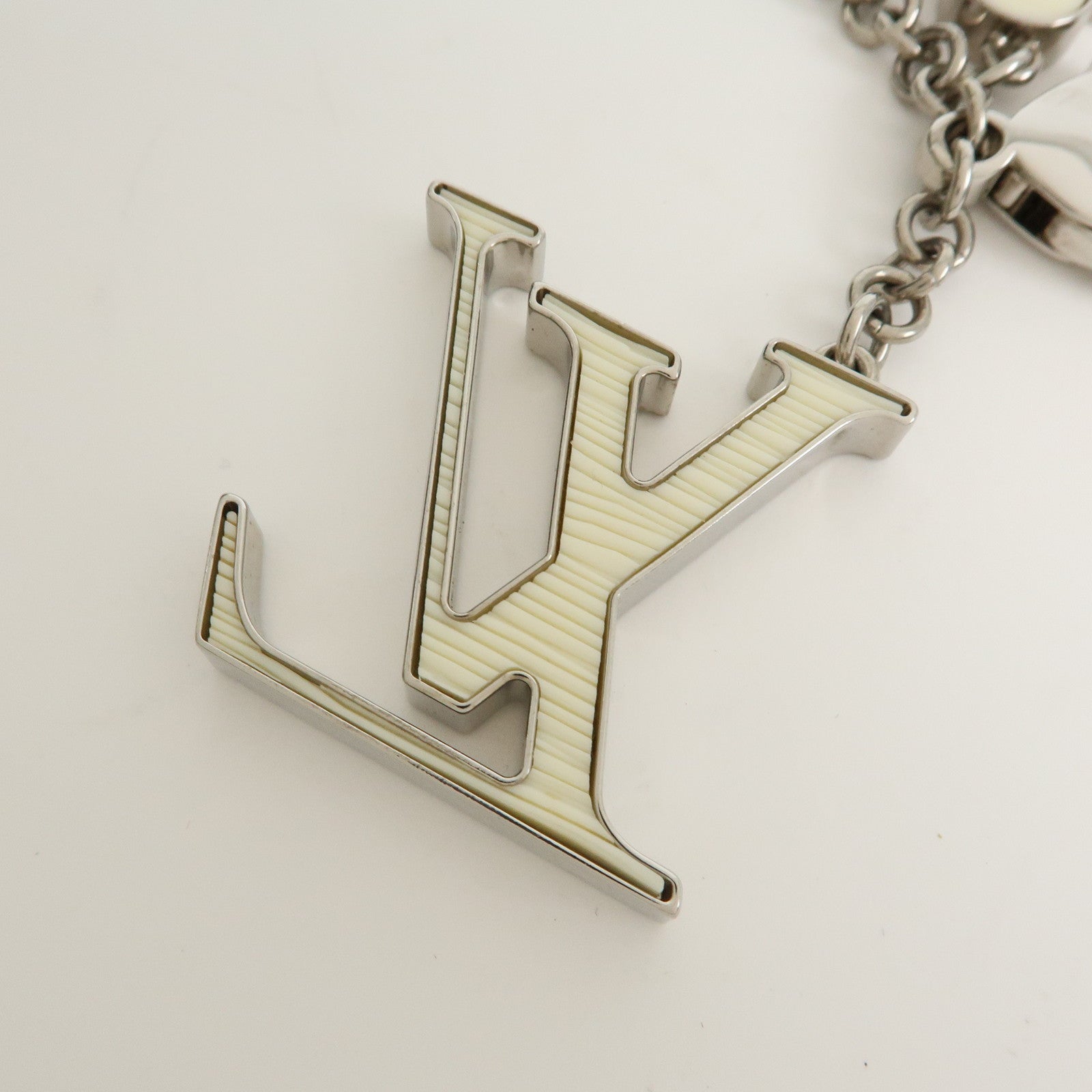 Louis Vuitton Bijoux Sac Fleur de Epi Bag Charm Silver White M65085