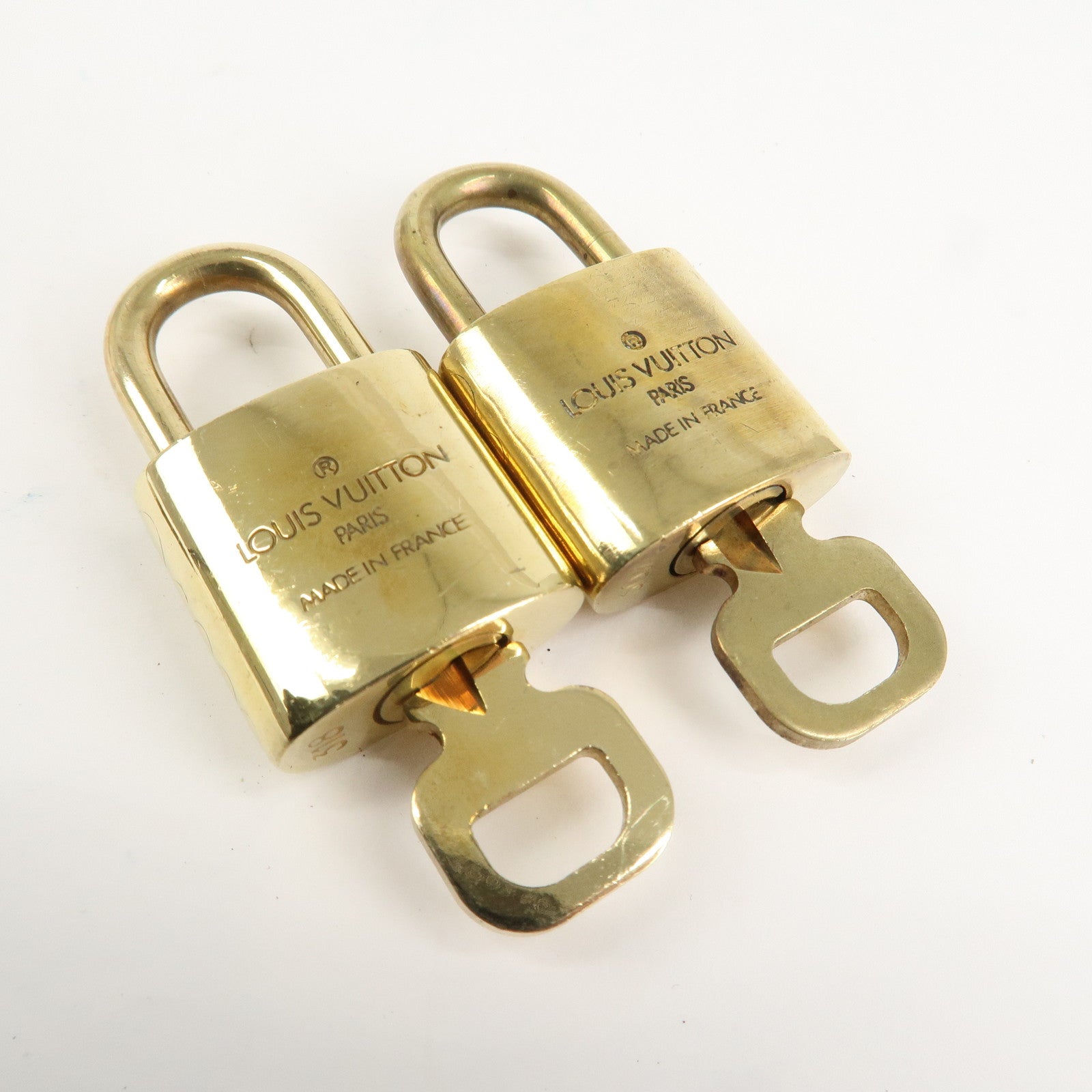 Louis Vuitton Set of 10 Lock & Key Cadena Key Lock Metal Gold
