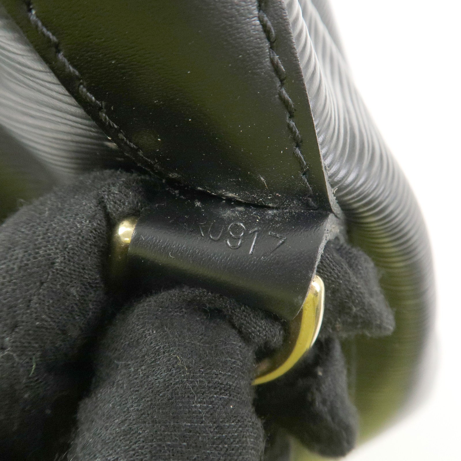 Louis Vuitton Epi Petit Noe Shoulder Bag Noir Black M44102