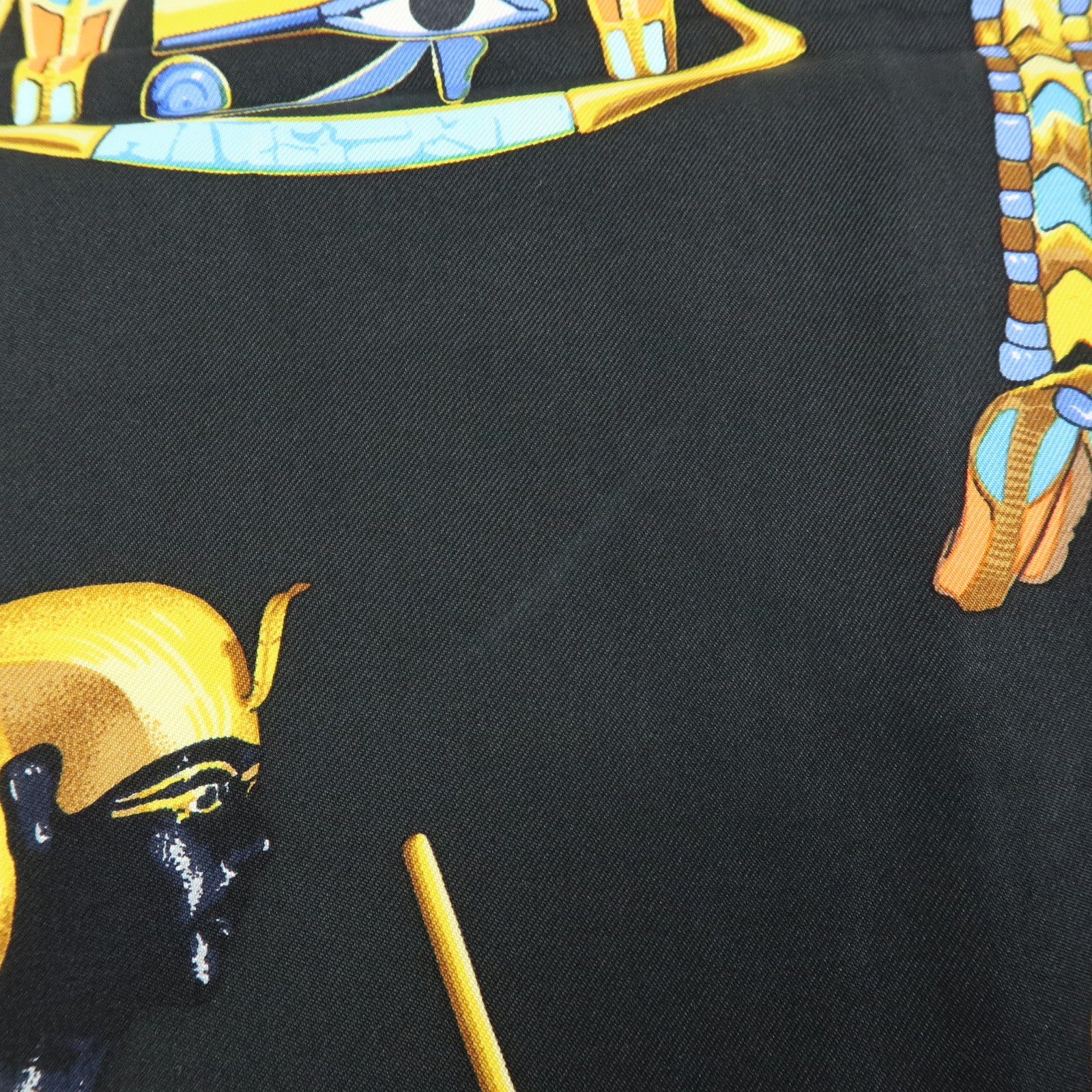 HERMES Carre 90 Silk 100% TUTANKHAMUN Scarf Gold Black