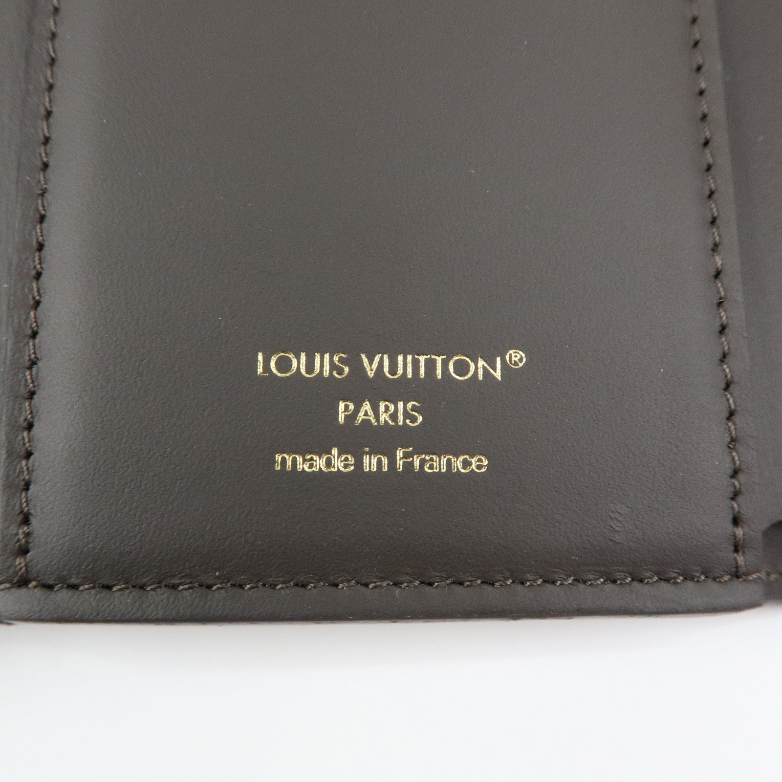 Louis Vuitton Portefeuille Capucines Compact Wallet Galet M62159