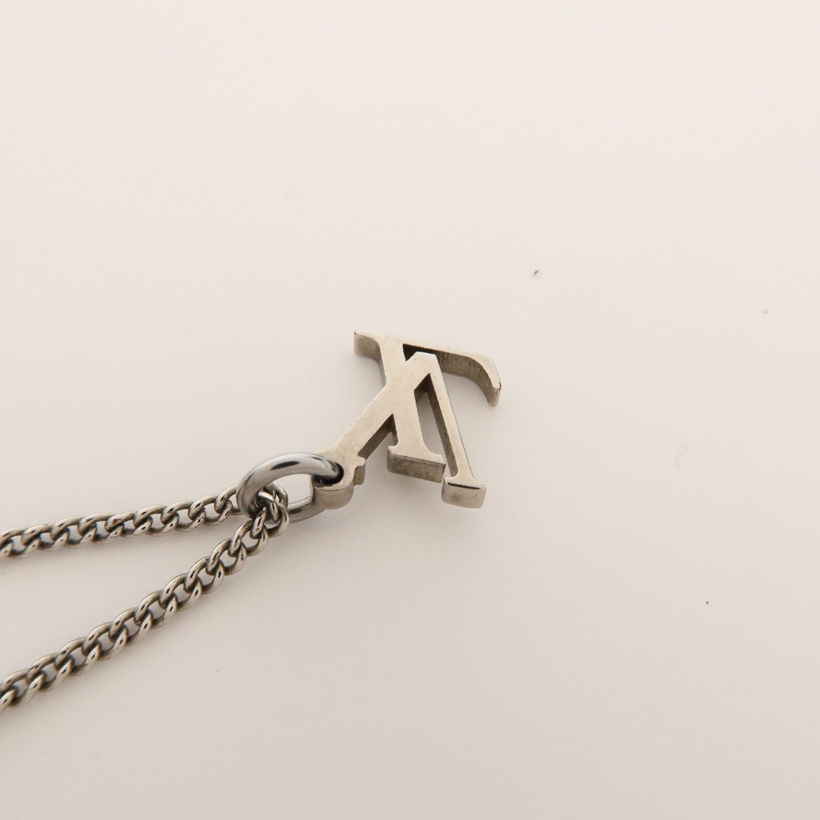 Louis Vuitton Monogram Ring Necklace Silver M62485