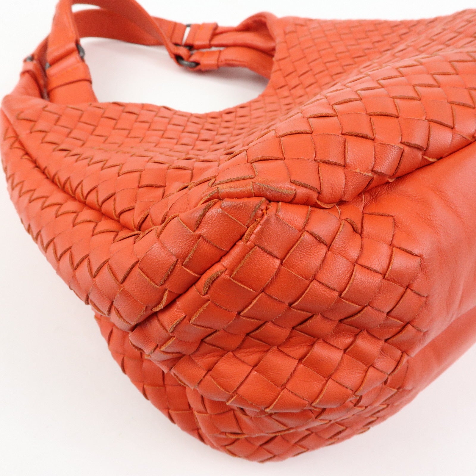 BOTTEGA VENETA Intrecciato Medium Campana Leather Hand Bag 125787