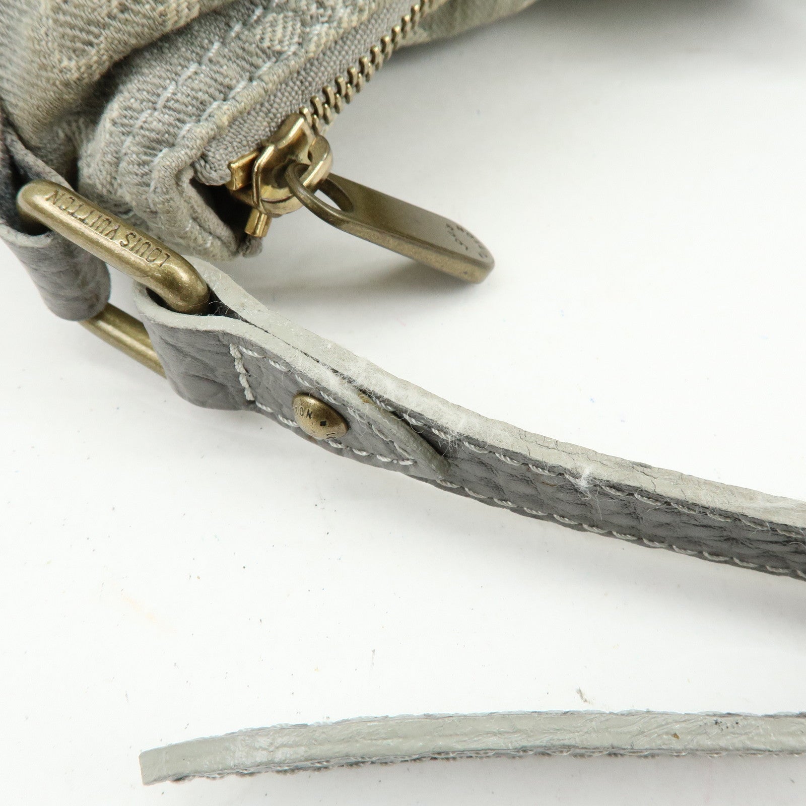 Louis Vuitton Slightly Denim Leather Shoulder Bag Gris M95384