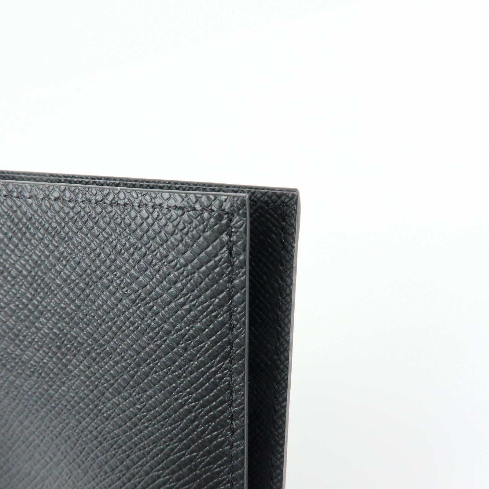 Louis Vuitton Taiga Leather Couverture Passeport NM Ardoise M64596