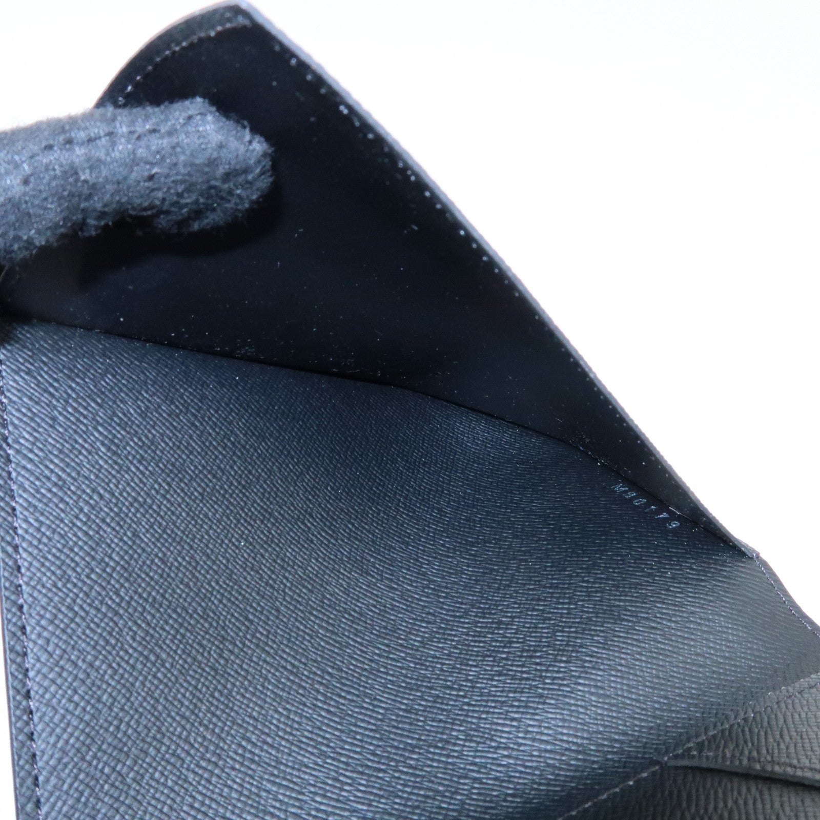 Louis Vuitton Taiga Leather Couverture Passeport NM Ardoise M64596