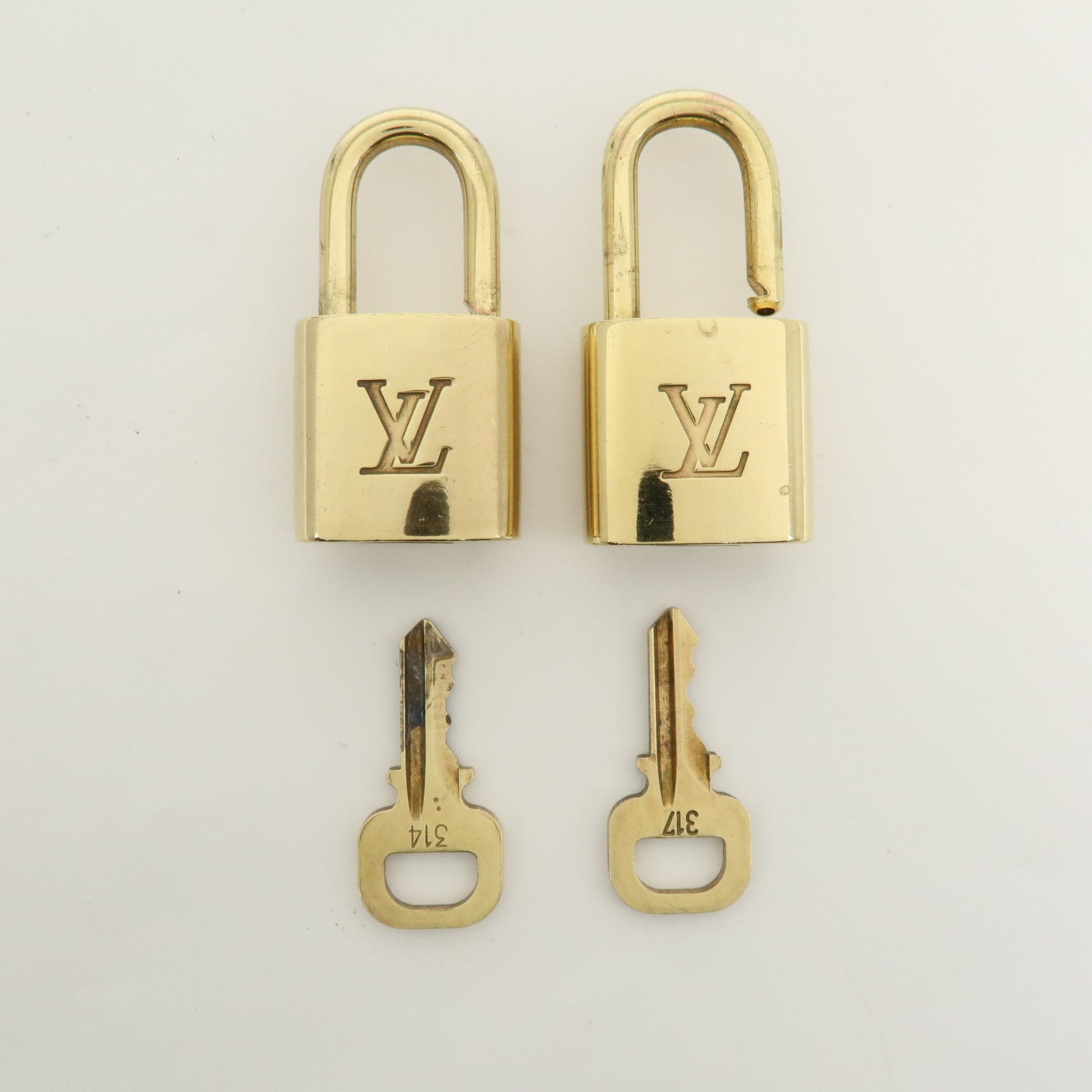 Louis Vuitton Set of 10 Lock & Key Cadena Key Lock Used