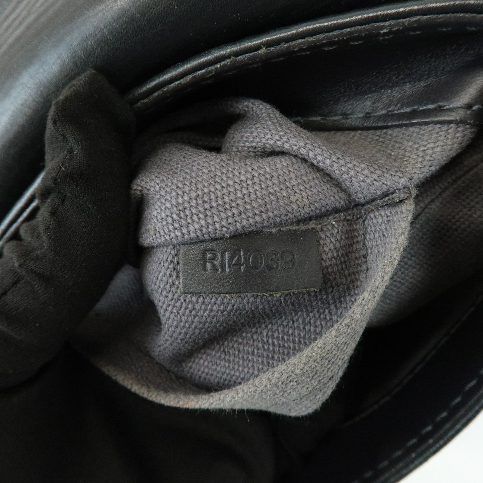 Louis Vuitton Utah Yuma Calf Leather Shoulder Bag Basalt M97024