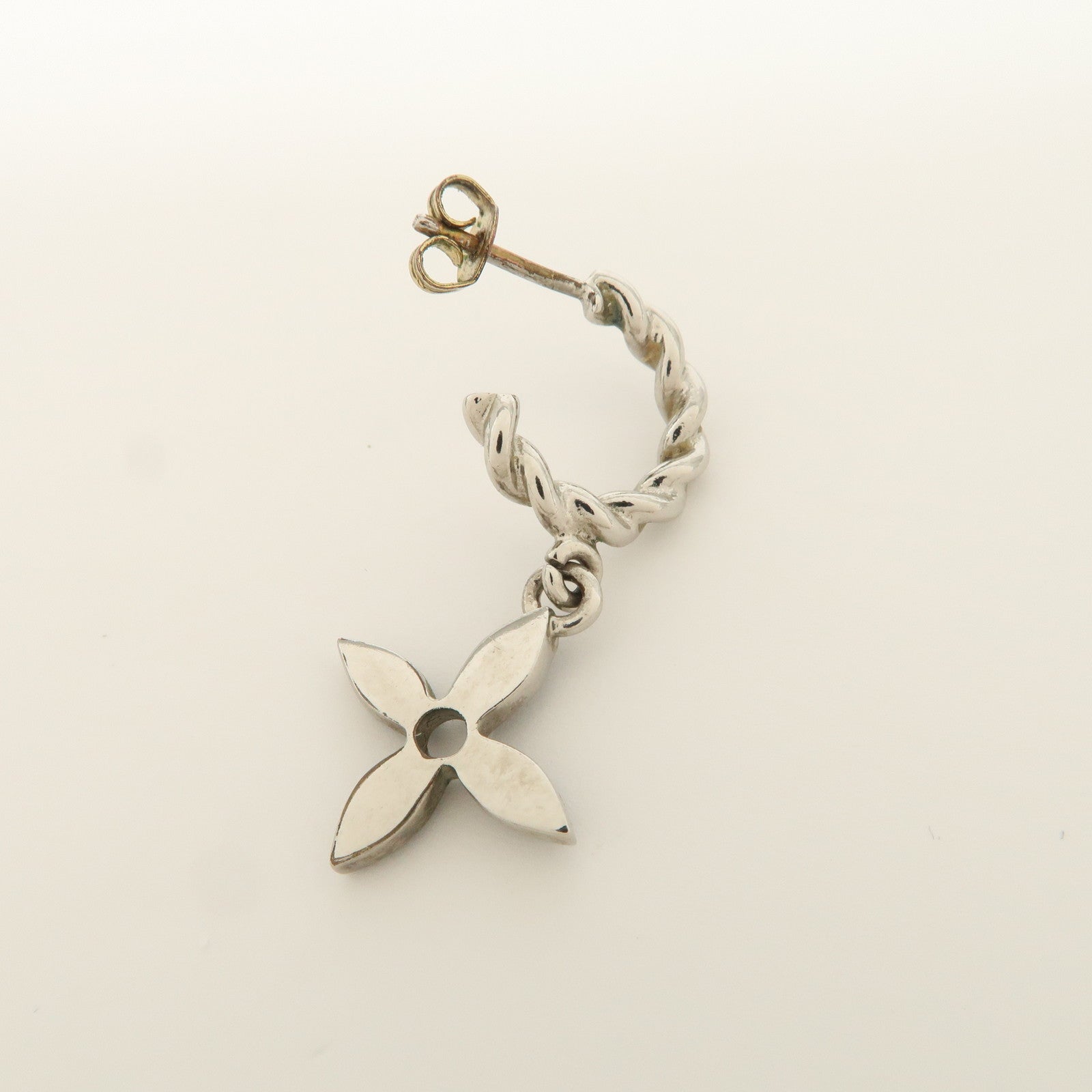 Louis Vuitton Bookle Doreille Sweet Monogram Earrings Silver M65677