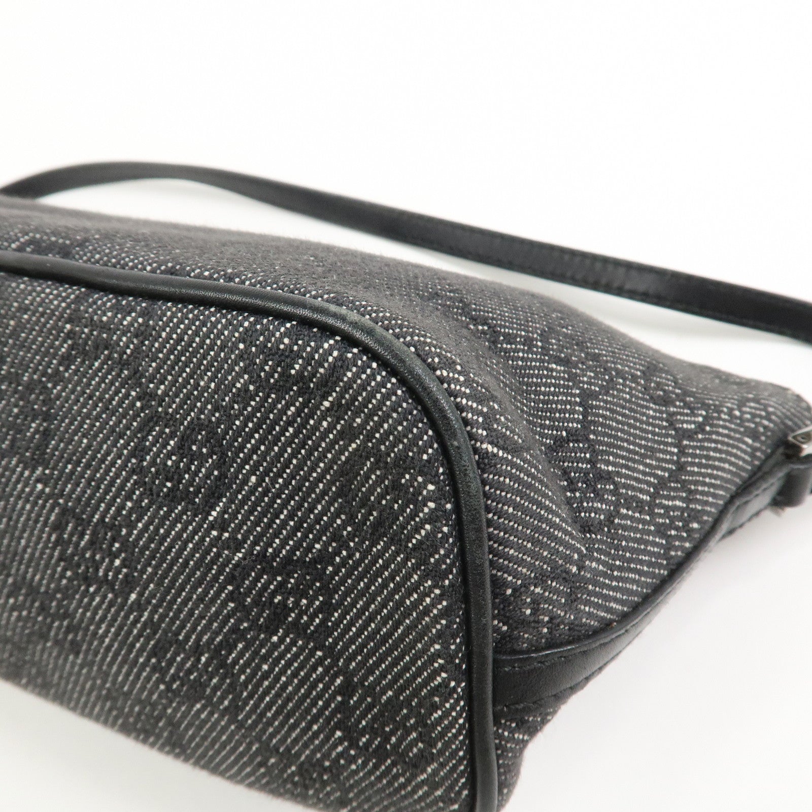 GUCCI Boat Bag GG Canvas Leather Accessory Pouch Black 07198