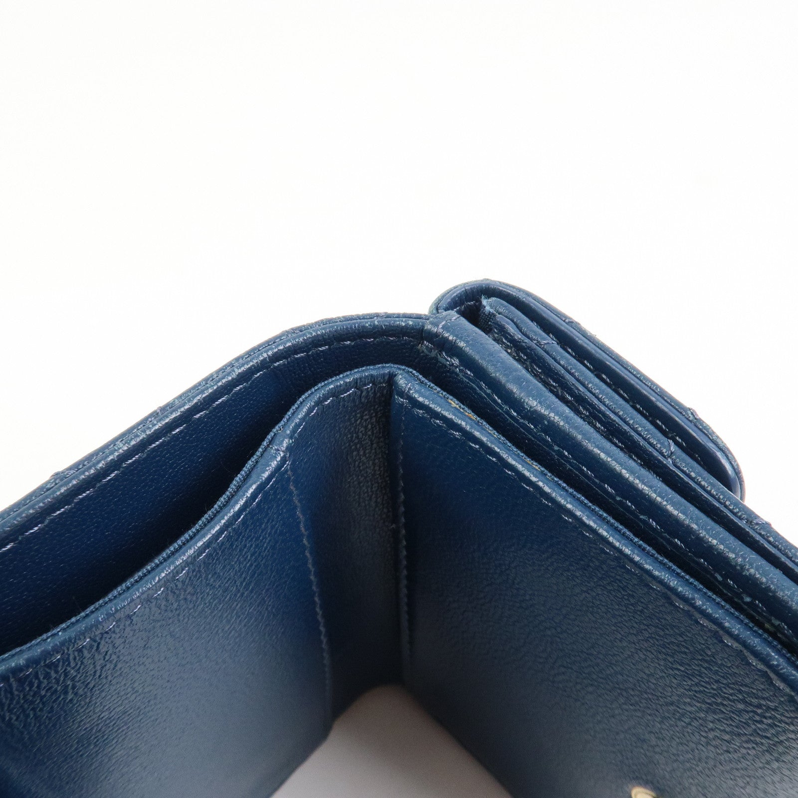 CHANEL COCO Mark Matelasse CHANEL19 Tri-fold Compact Wallet AP0727