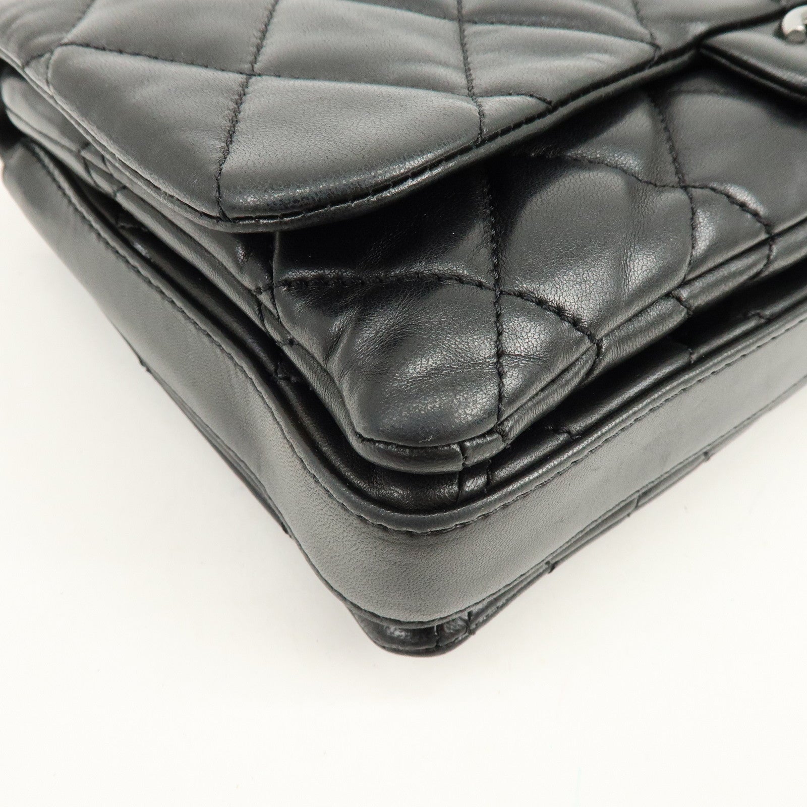 CHANEL Matelasse Lamb Skin Shoulder Bag Crossbody Bag Black