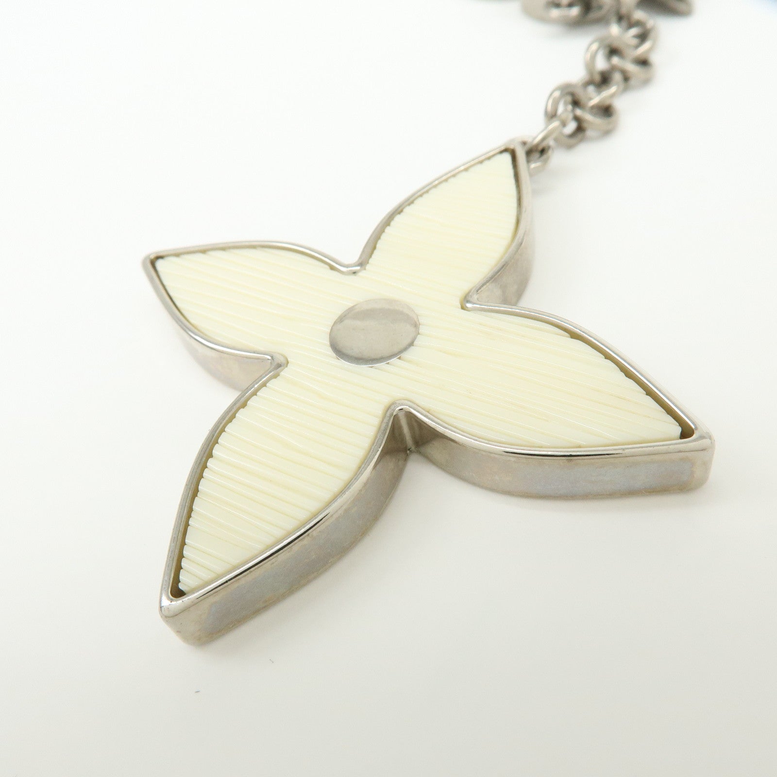 Louis Vuitton Bijoux Sac Fleur de Epi Bag Charm Silver White M65085