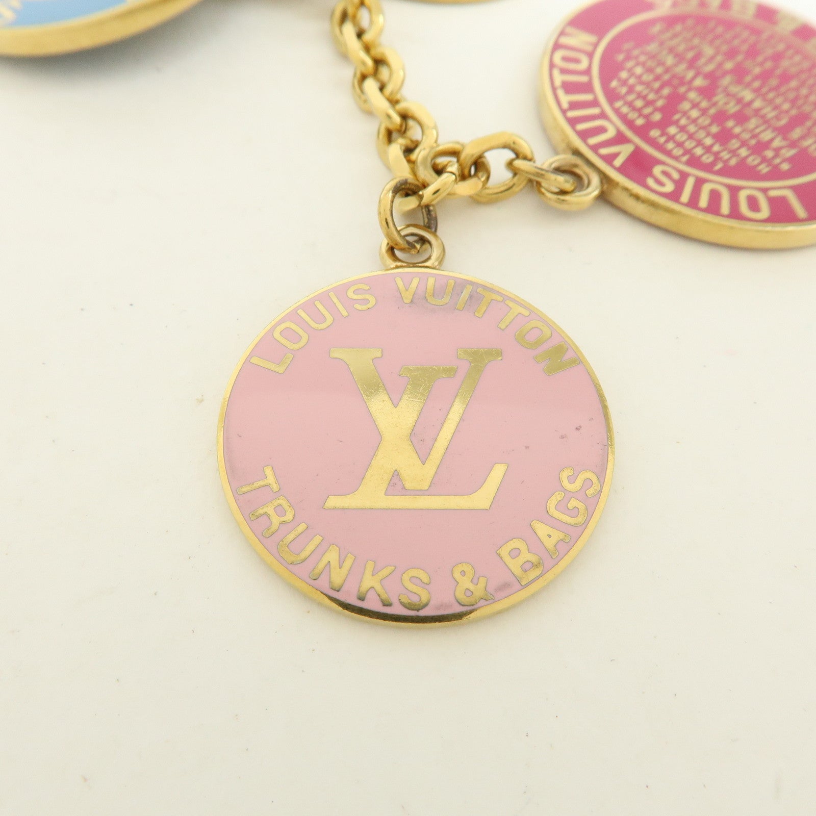 Louis Vuitton Portefeuille Chaine Glove Metal Key Charm M65729