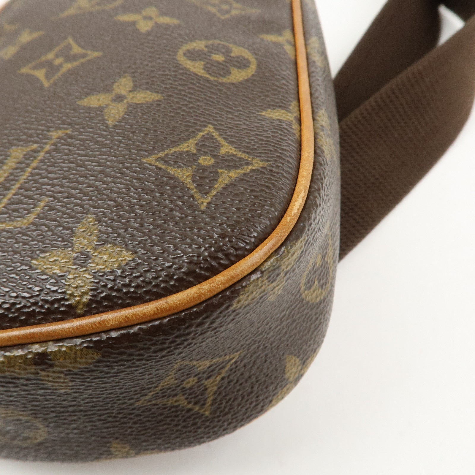 Louis Vuitton Monogram Pochette Gange Cross Body Bag M51870