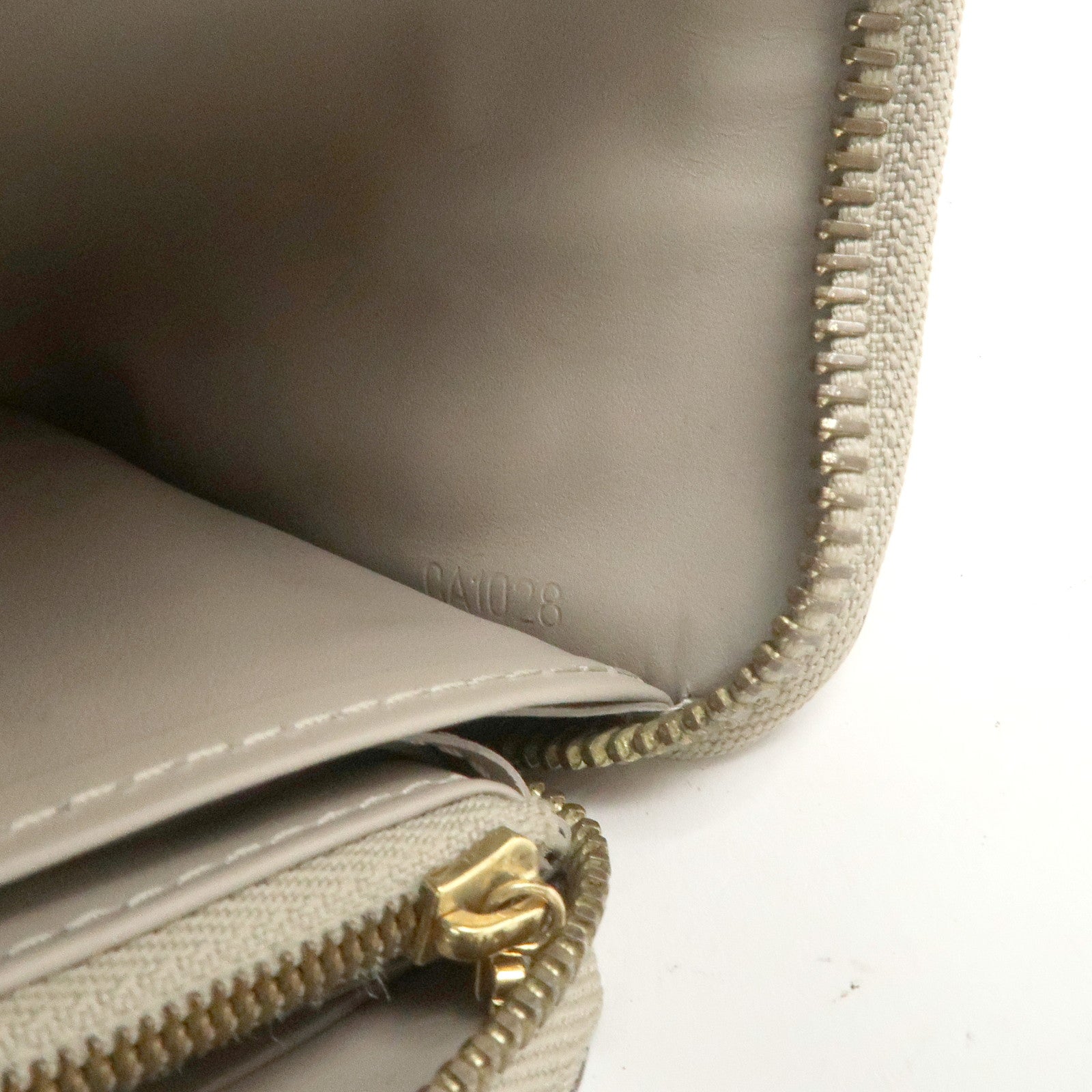 Louis Vuitton Suhali Leather Zippy Long Wallet Vérone M93028